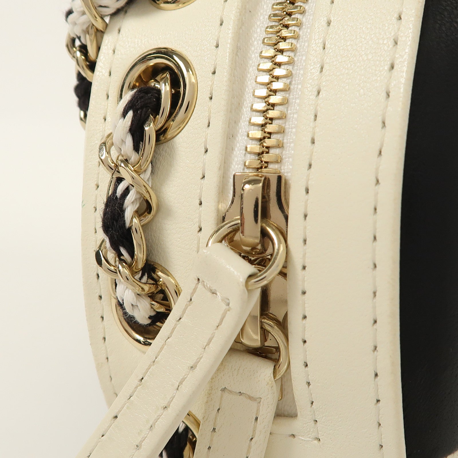 CHANEL 羊皮皮革Coco Life Saver Round Bag金扣鏈帶肩背袋