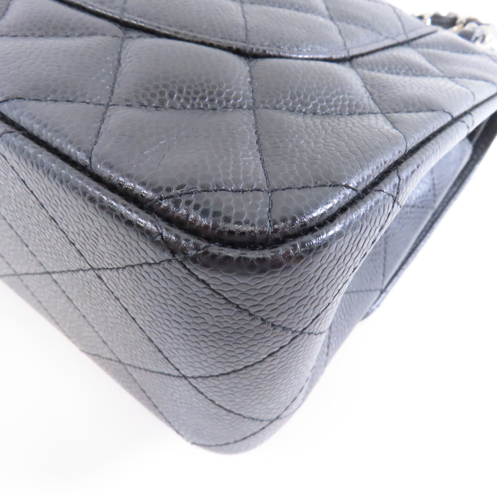 CHANEL 菱格Caviar皮革Classic Jumbo銀扣鏈帶肩背袋黑色