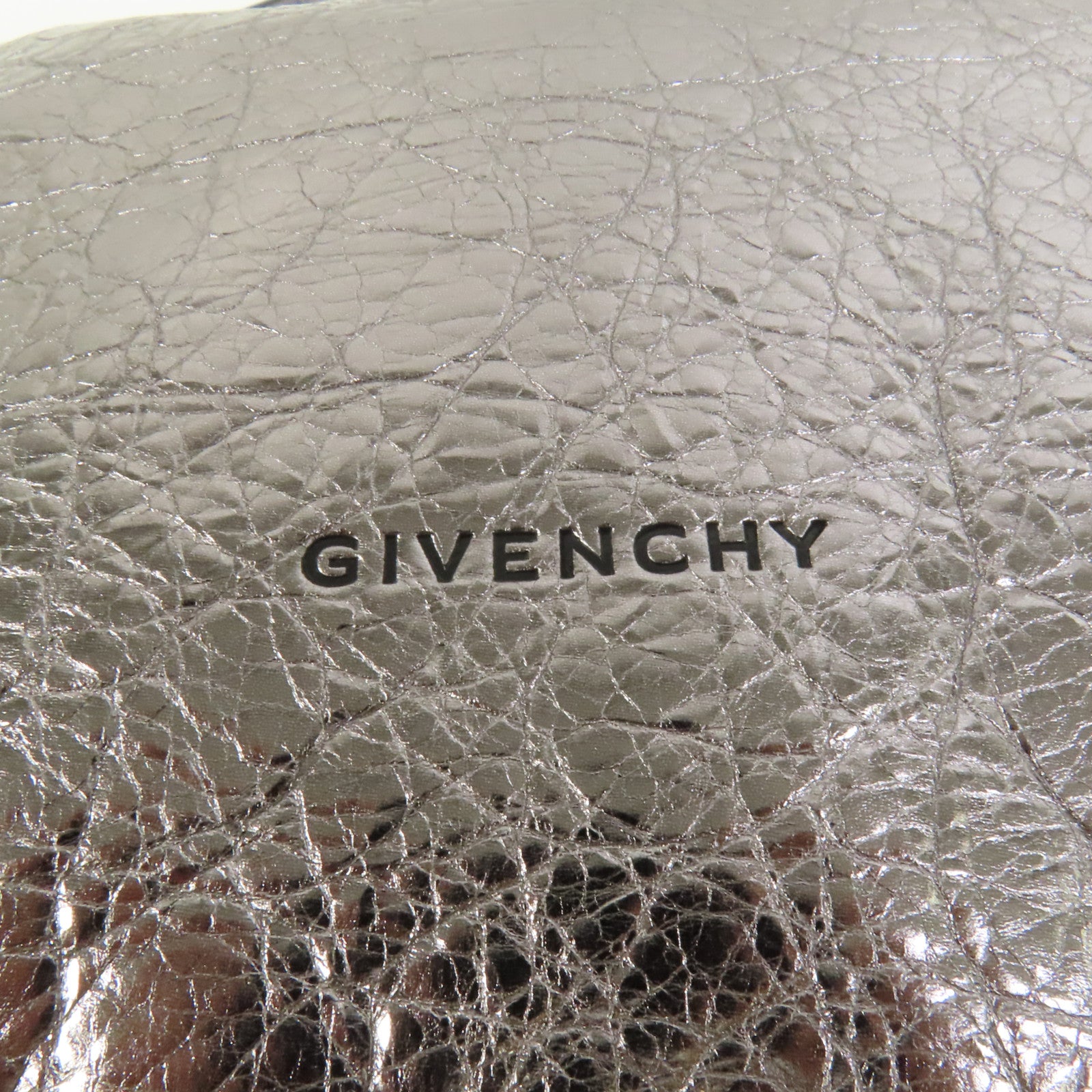 GIVENCHY 牛皮皮革Voyou MM銀扣肩背袋