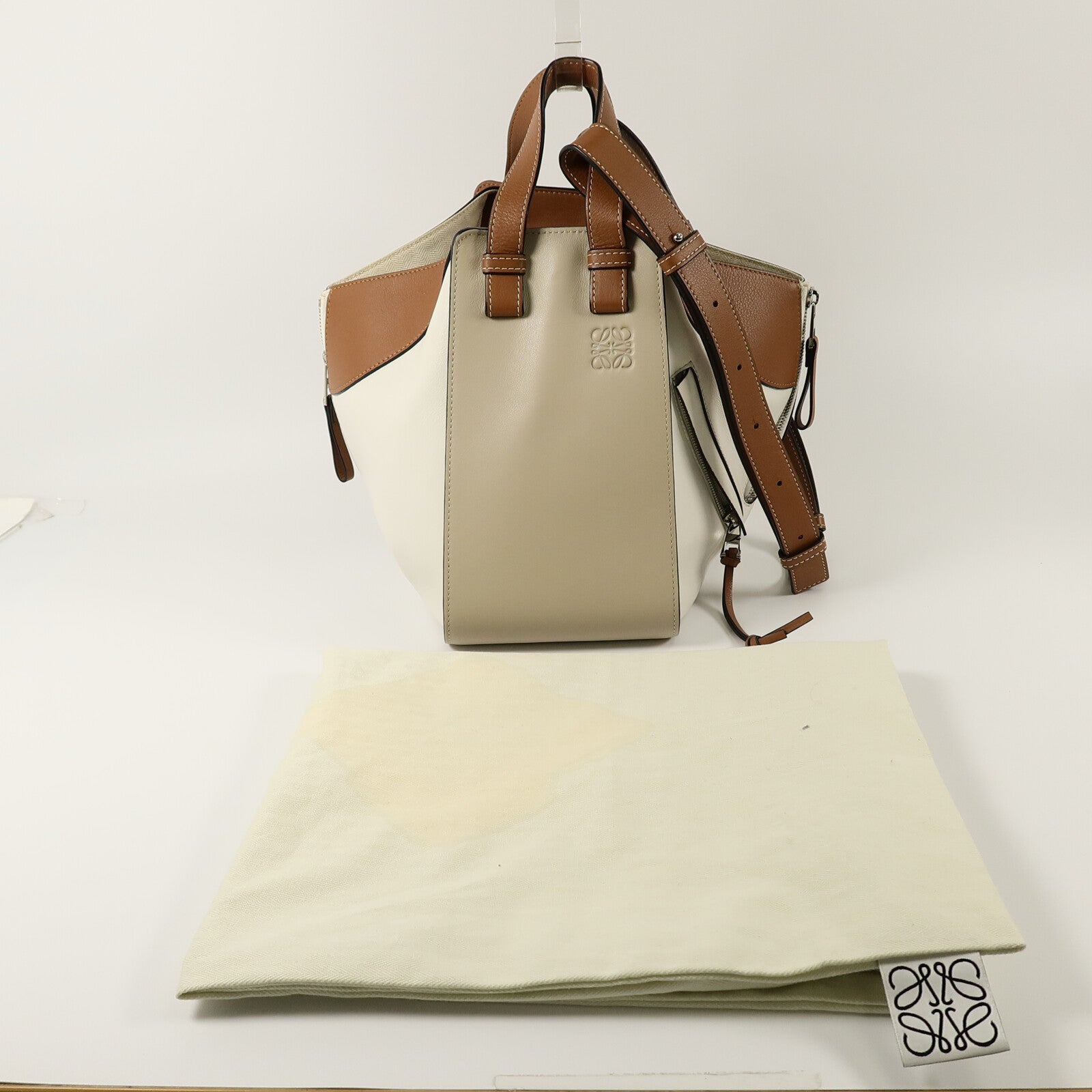 LOEWE 牛皮皮革Hammock Small肩背袋