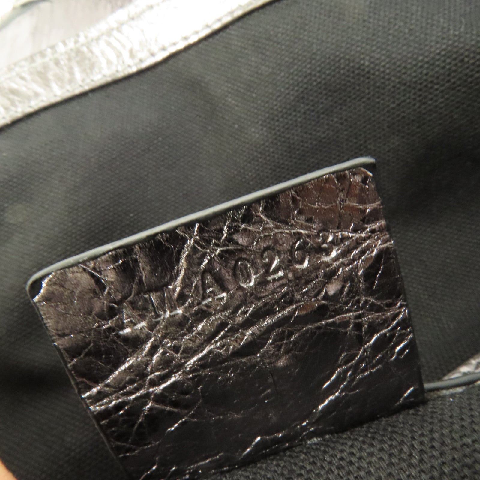 GIVENCHY 牛皮皮革Voyou MM銀扣肩背袋