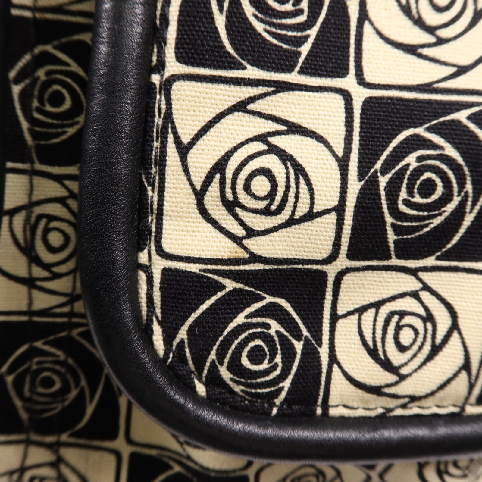 CHANEL 帆布Vintage Shoulder Bag銀扣肩背袋