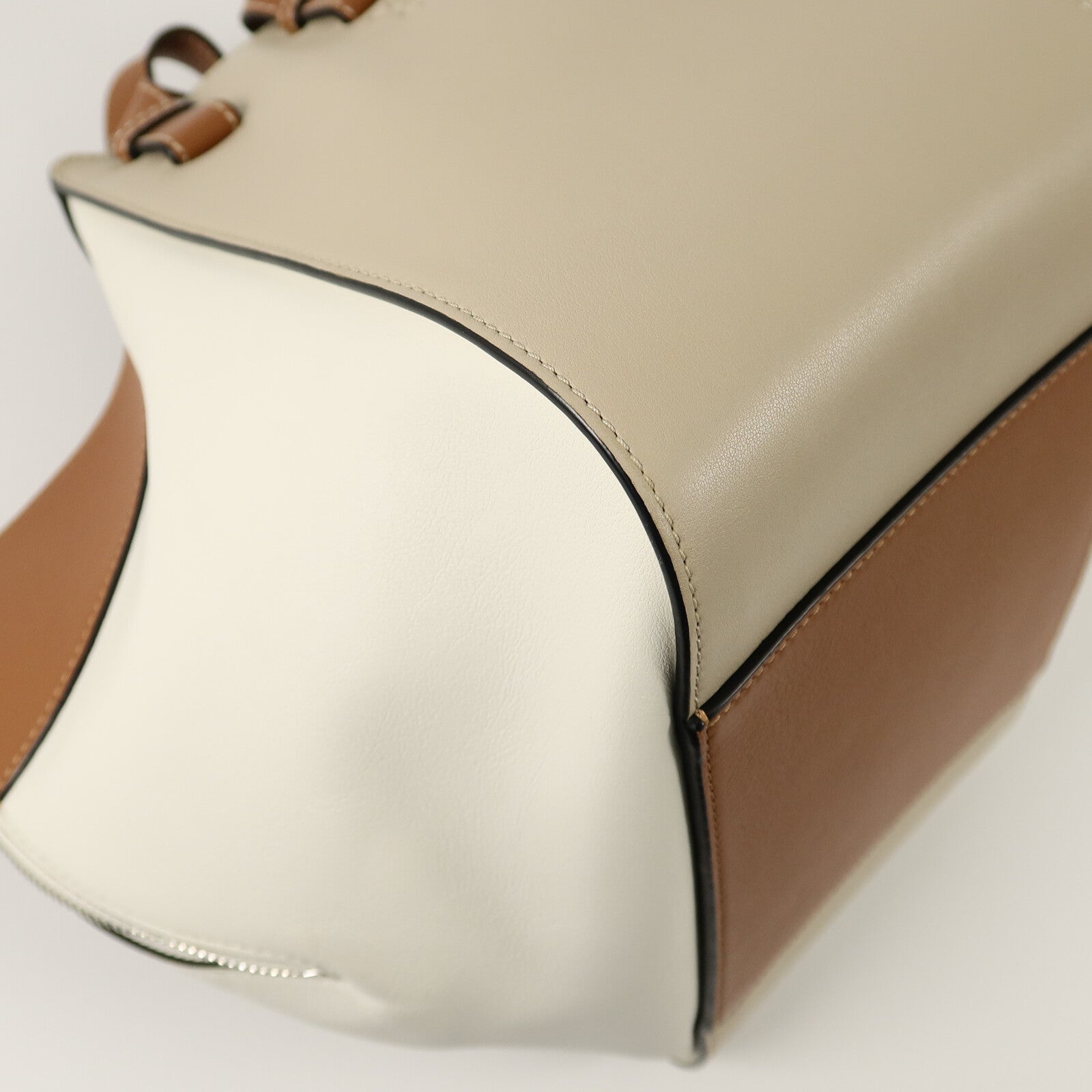 LOEWE 牛皮皮革Hammock Small肩背袋