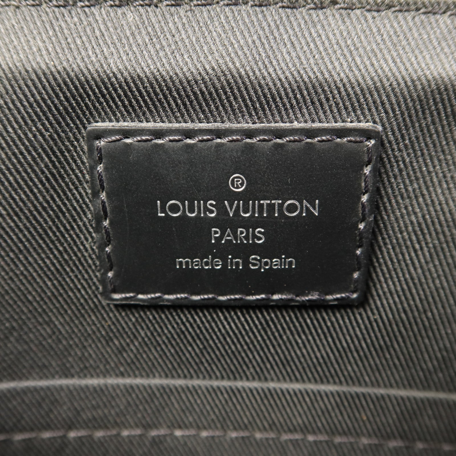 LOUIS VUITTON Monogram Eclipse District PM銀扣肩背袋