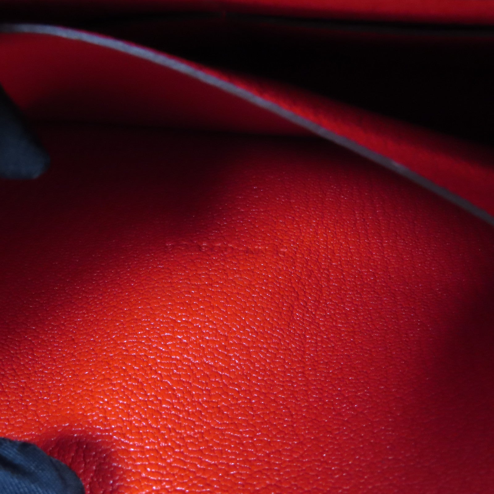 HERMES Chevre皮革Clic 16金扣肩背袋Rouge De Coeur