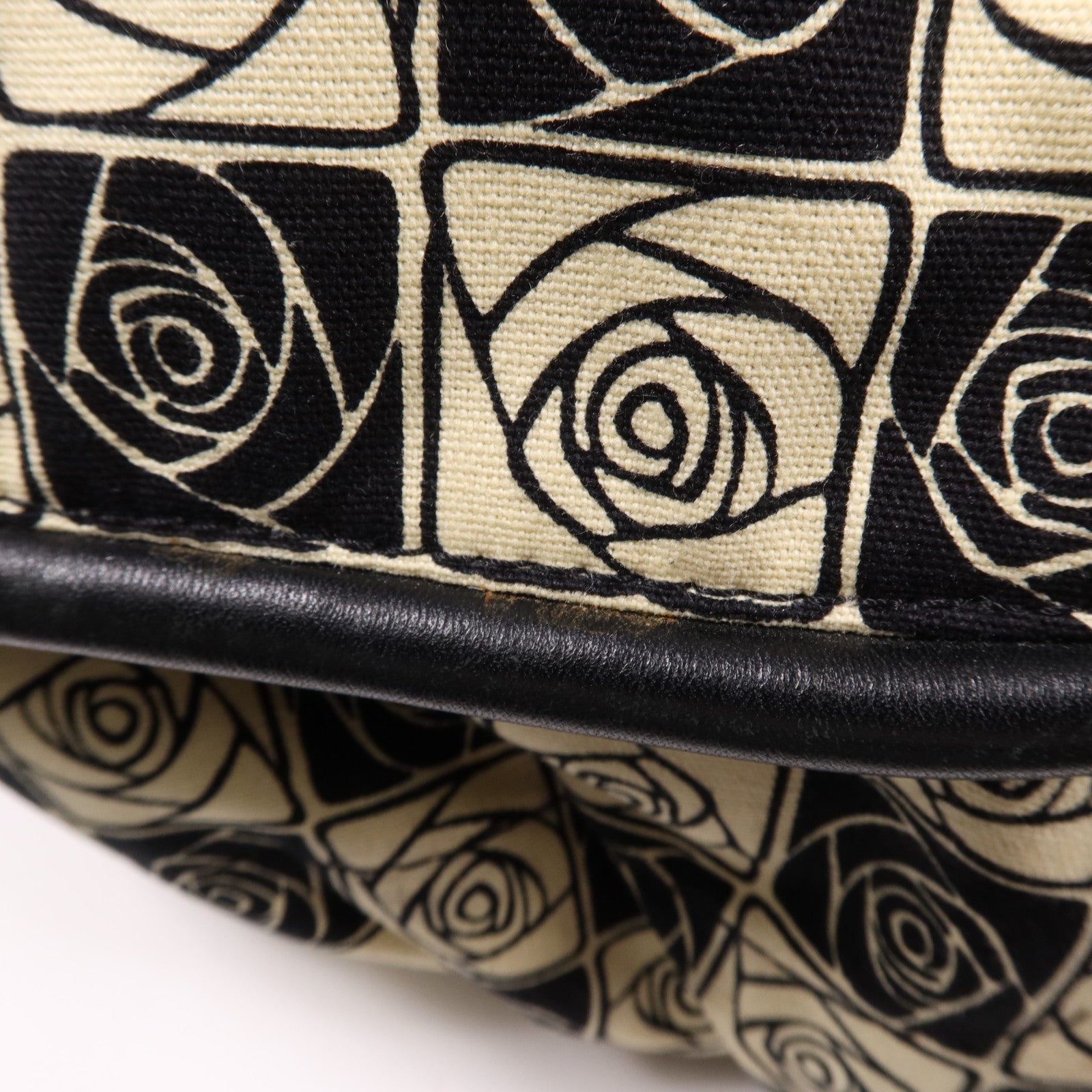 CHANEL 帆布Vintage Shoulder Bag銀扣肩背袋