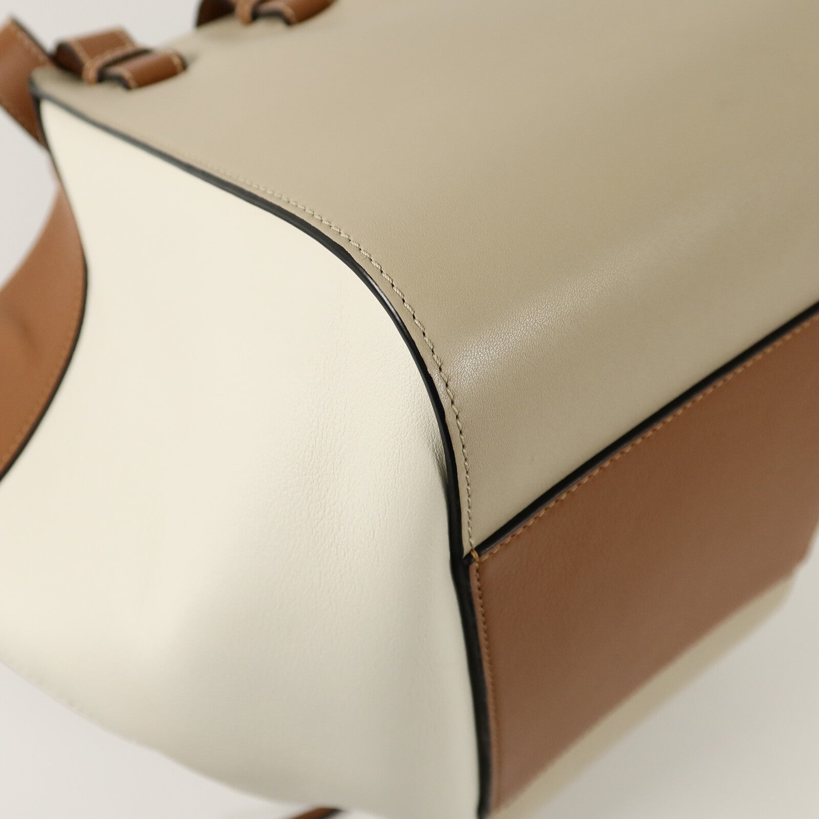 LOEWE 牛皮皮革Hammock Small肩背袋