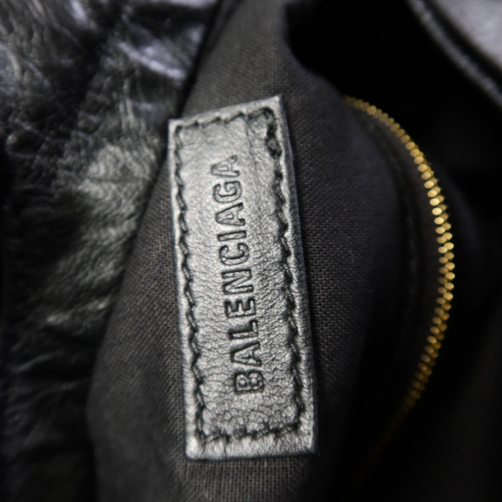 BALENCIAGA 羊皮皮革Crush Medium Tote Bag鏈帶肩背袋