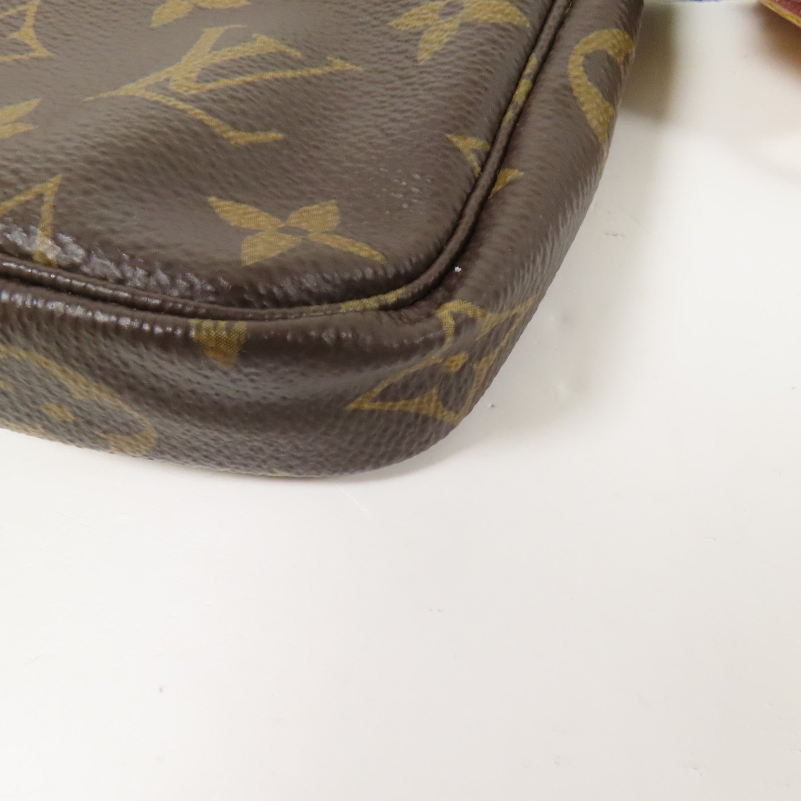 LOUIS VUITTON Monogram Mini Pochette Accessoires金扣手挽袋