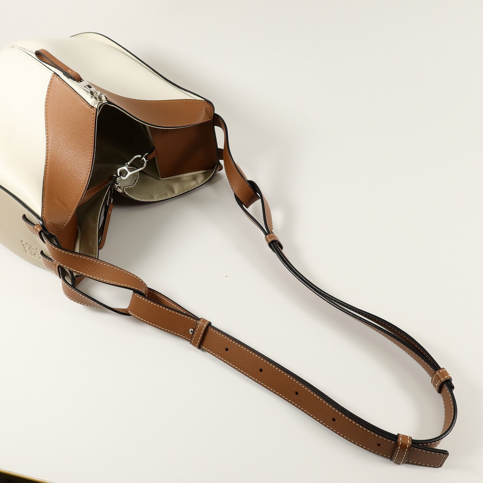 LOEWE 牛皮皮革Hammock Small肩背袋