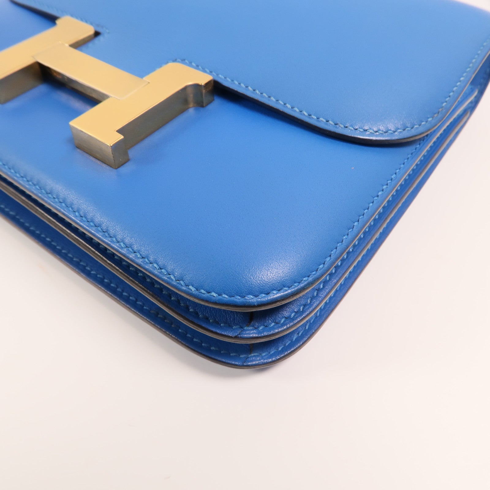 HERMES Swift皮革Constance Mini金扣肩背袋Bleu Izmir