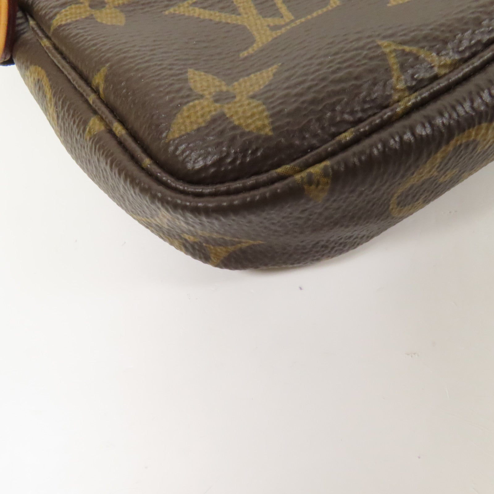 LOUIS VUITTON Monogram Mini Pochette Accessoires金扣手挽袋