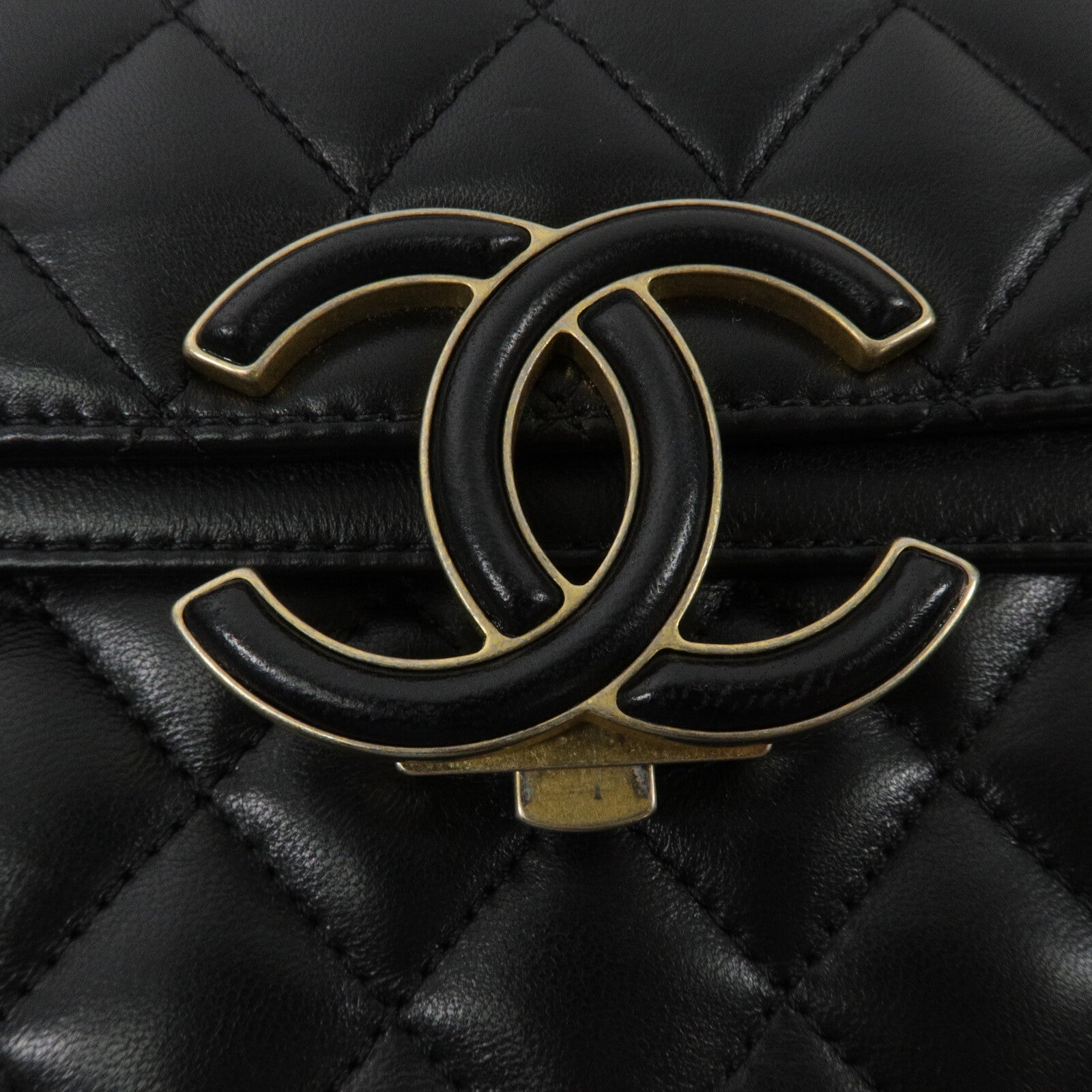 CHANEL 羊皮皮革CC Chic Flap Bag鏈帶肩背袋