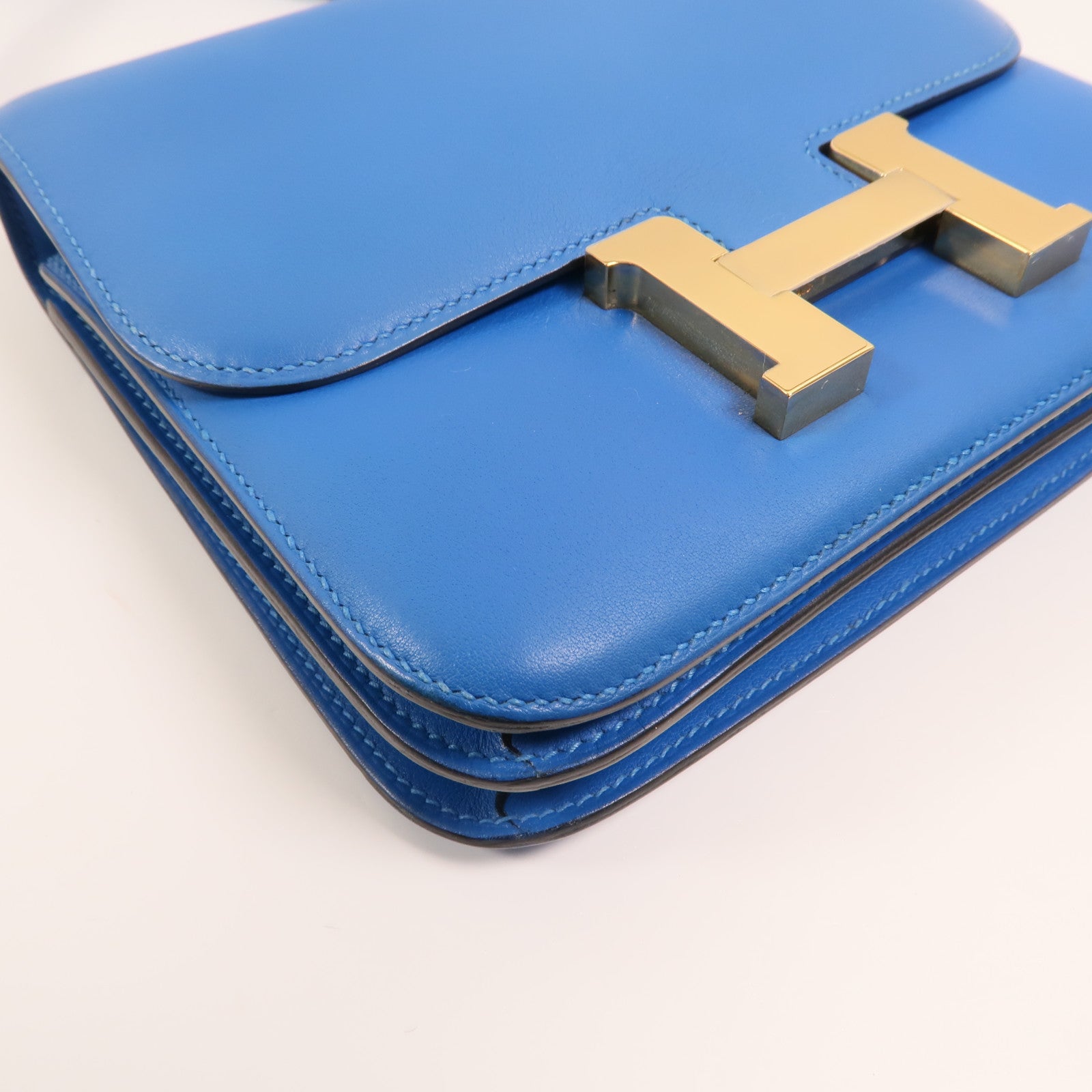 HERMES Swift皮革Constance Mini金扣肩背袋Bleu Izmir
