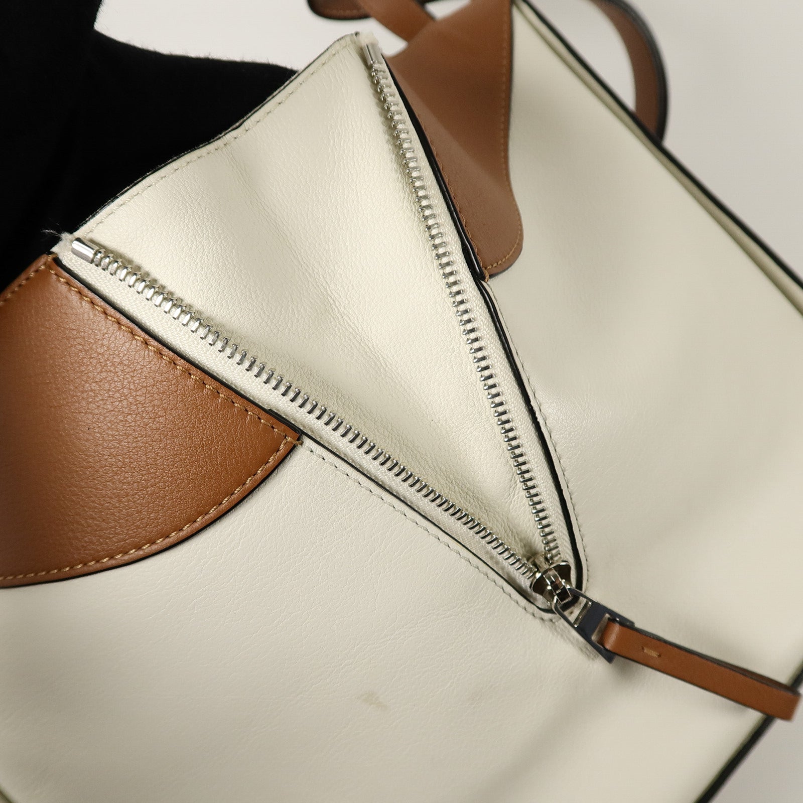 LOEWE 牛皮皮革Hammock Small肩背袋