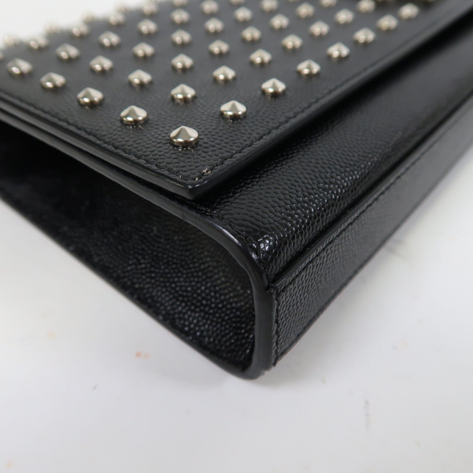 SAINT LAURENT 牛皮皮革Grain De poudre Matelasse studd銀扣手拿包黑色