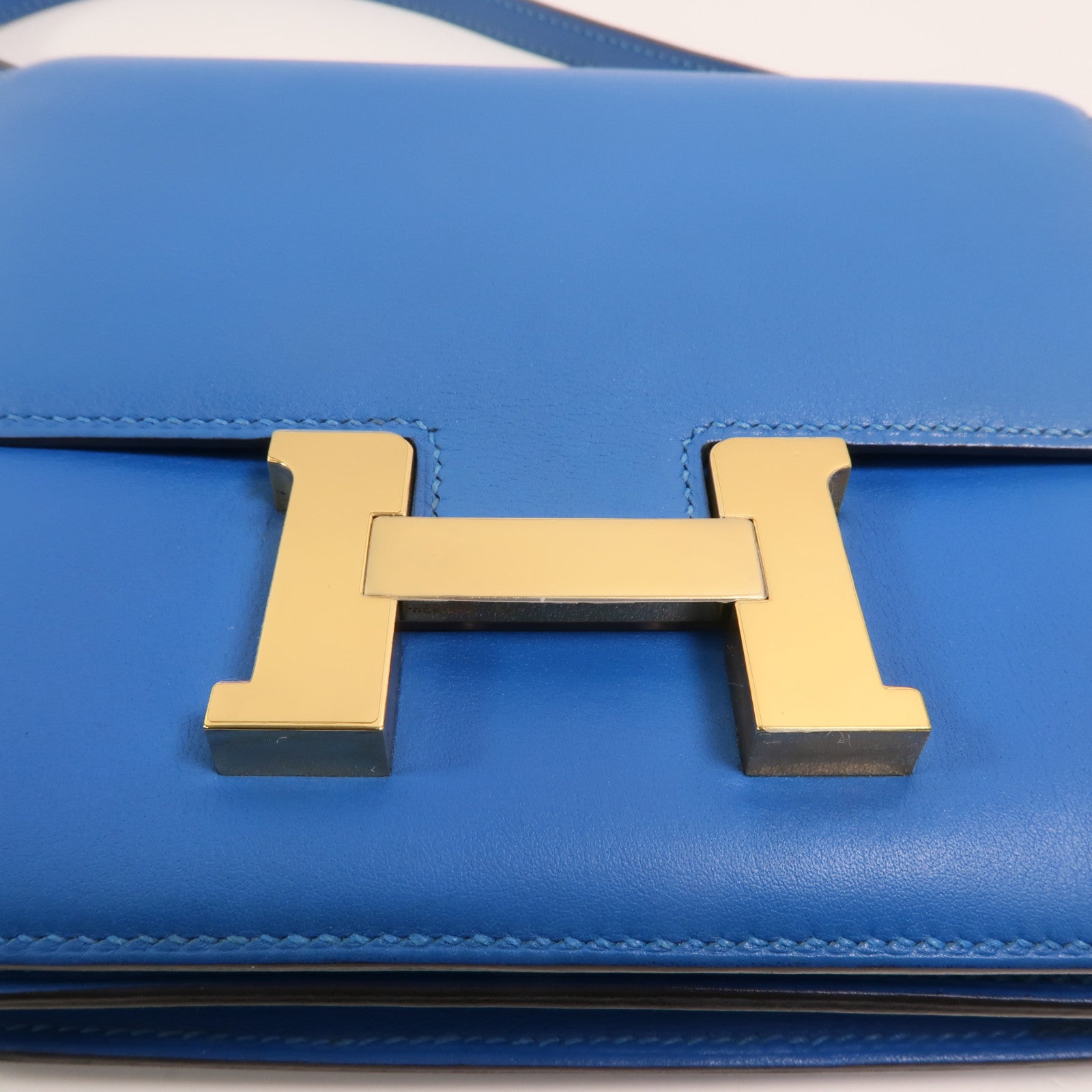 HERMES Swift皮革Constance Mini金扣肩背袋Bleu Izmir