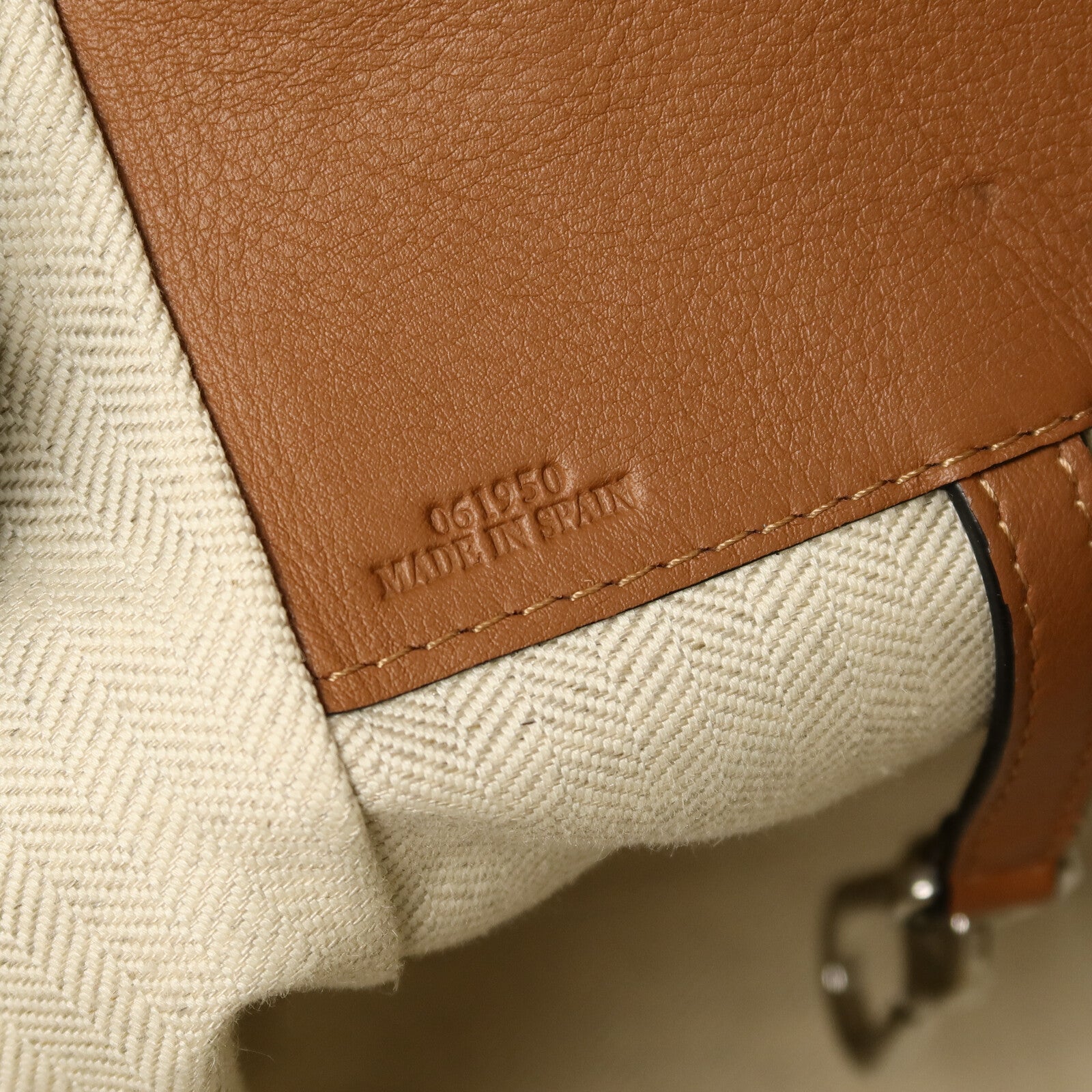 LOEWE 牛皮皮革Hammock Small肩背袋