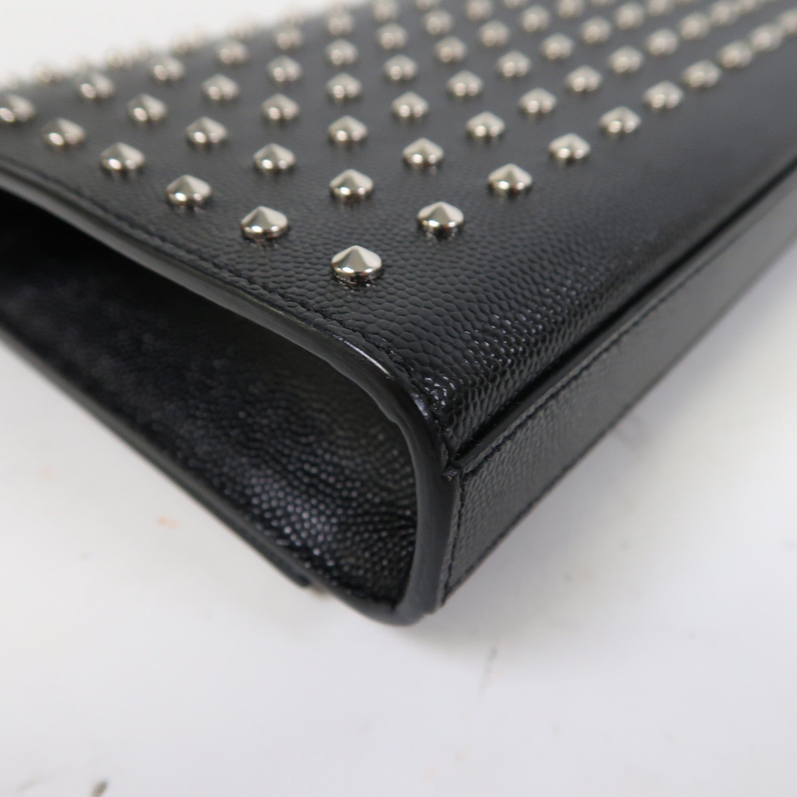SAINT LAURENT 牛皮皮革Grain De poudre Matelasse studd銀扣手拿包黑色