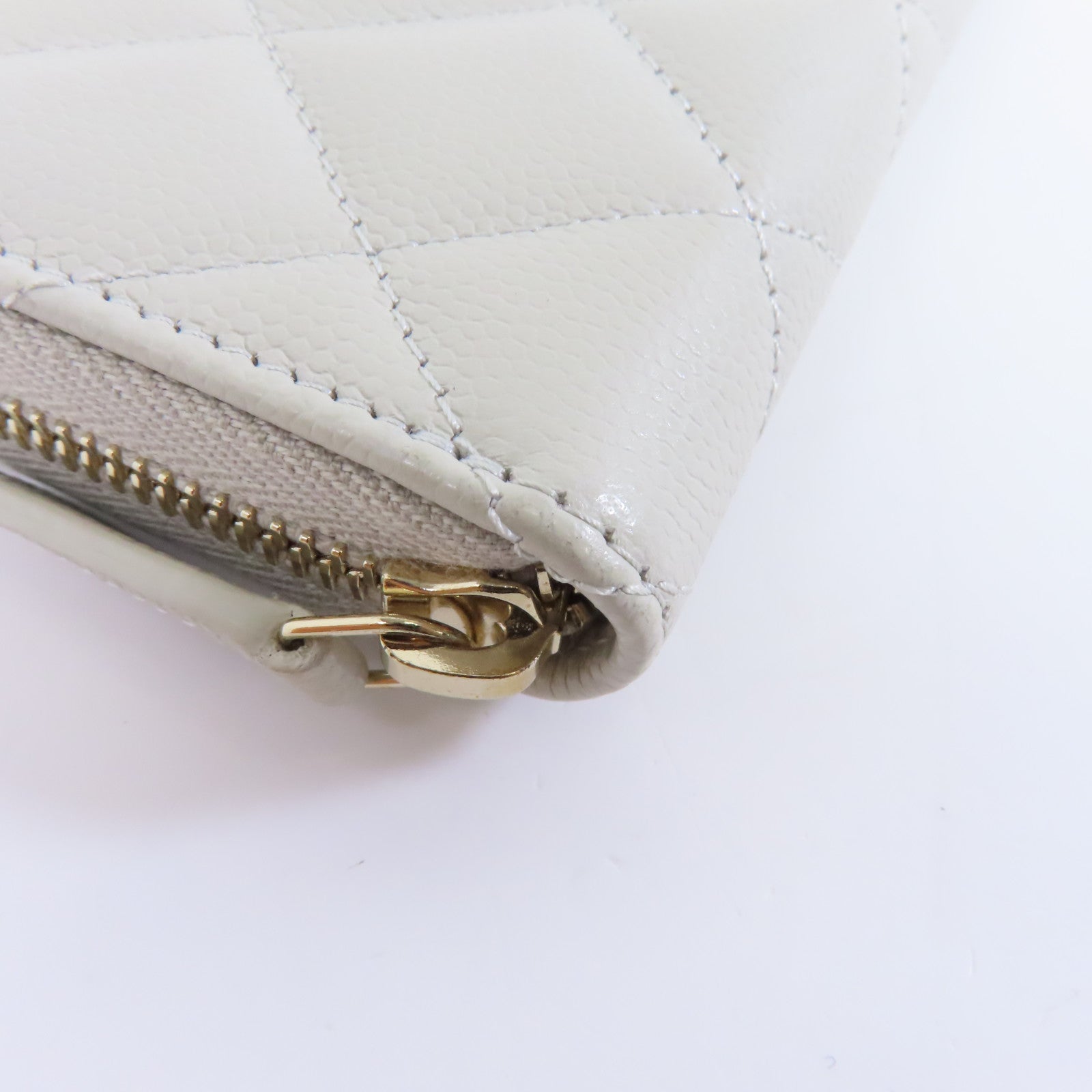 CHANEL Caviar皮革Card Case金扣卡片套白色