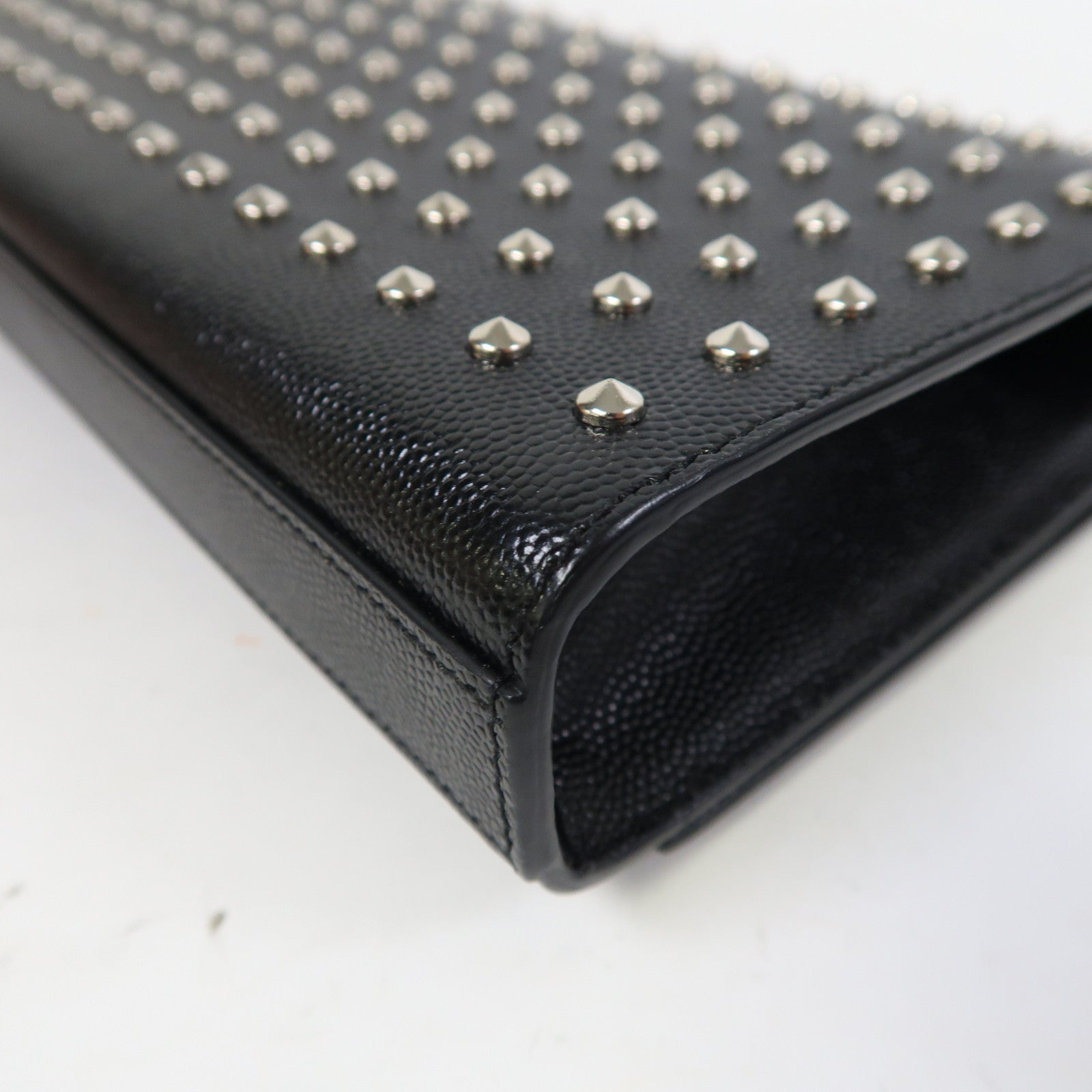 SAINT LAURENT 牛皮皮革Grain De poudre Matelasse studd銀扣手拿包黑色
