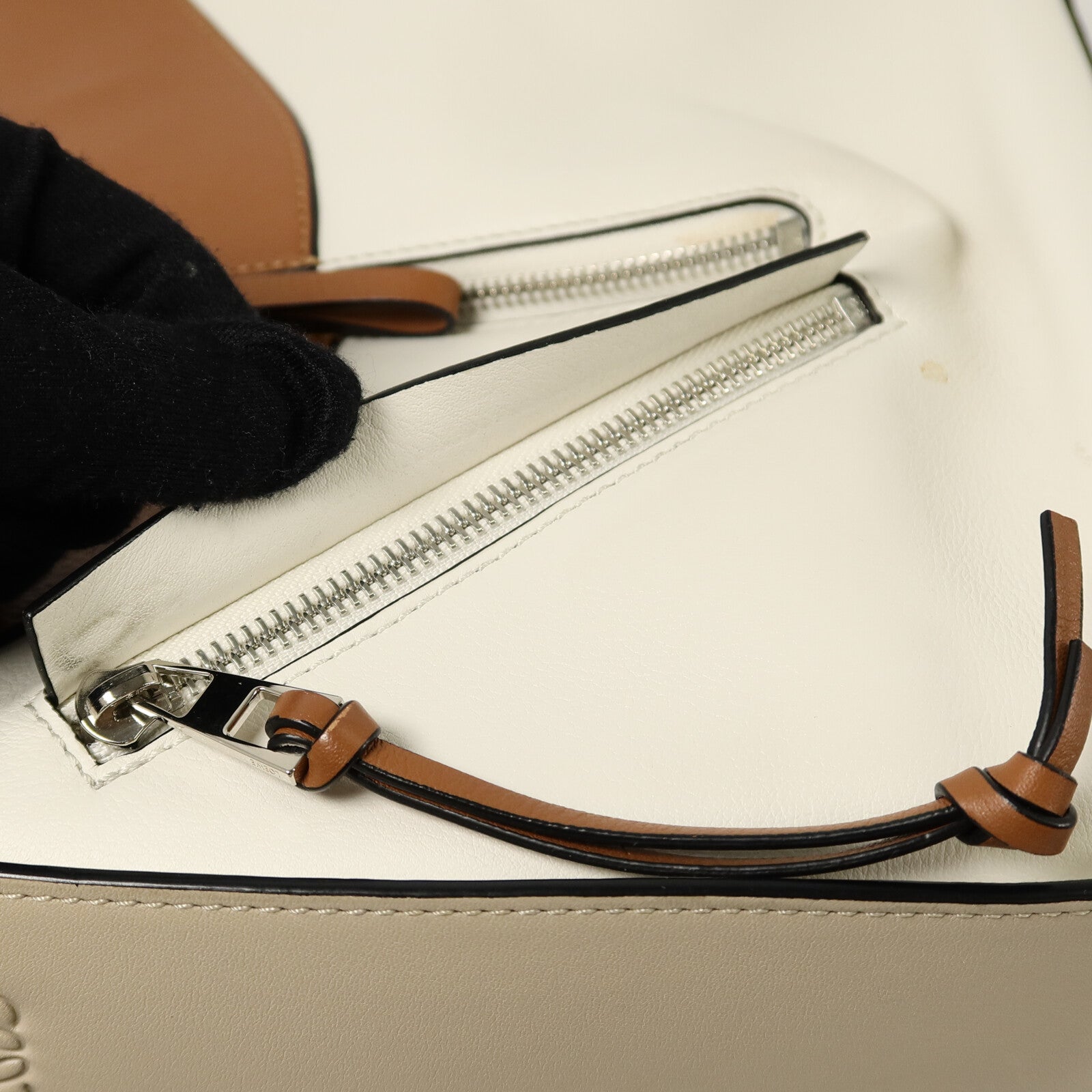 LOEWE 牛皮皮革Hammock Small肩背袋