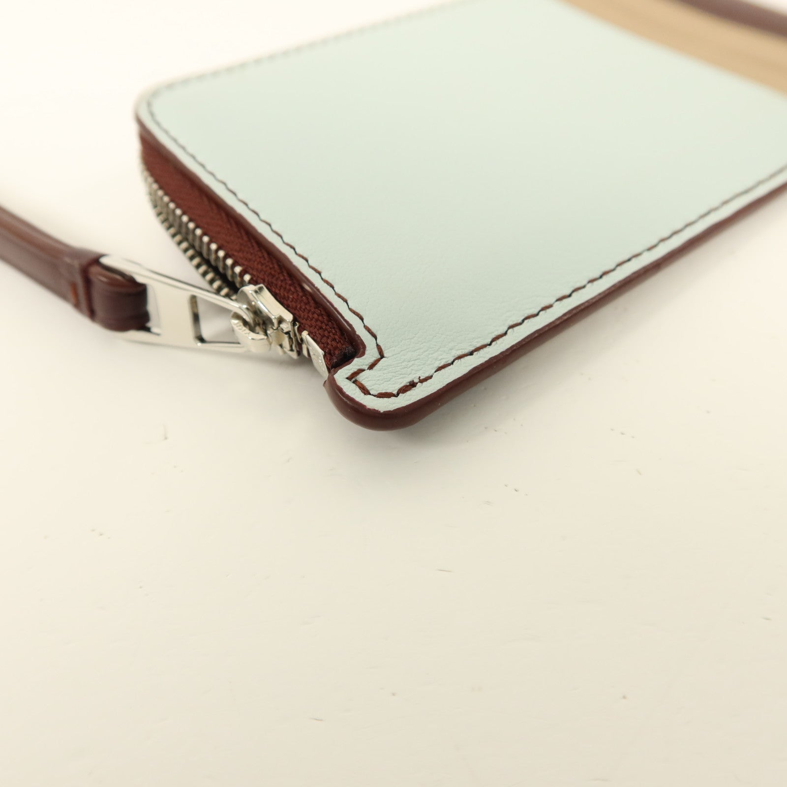 LOEWE 牛皮皮革Puzzle Card Case銀扣卡片套