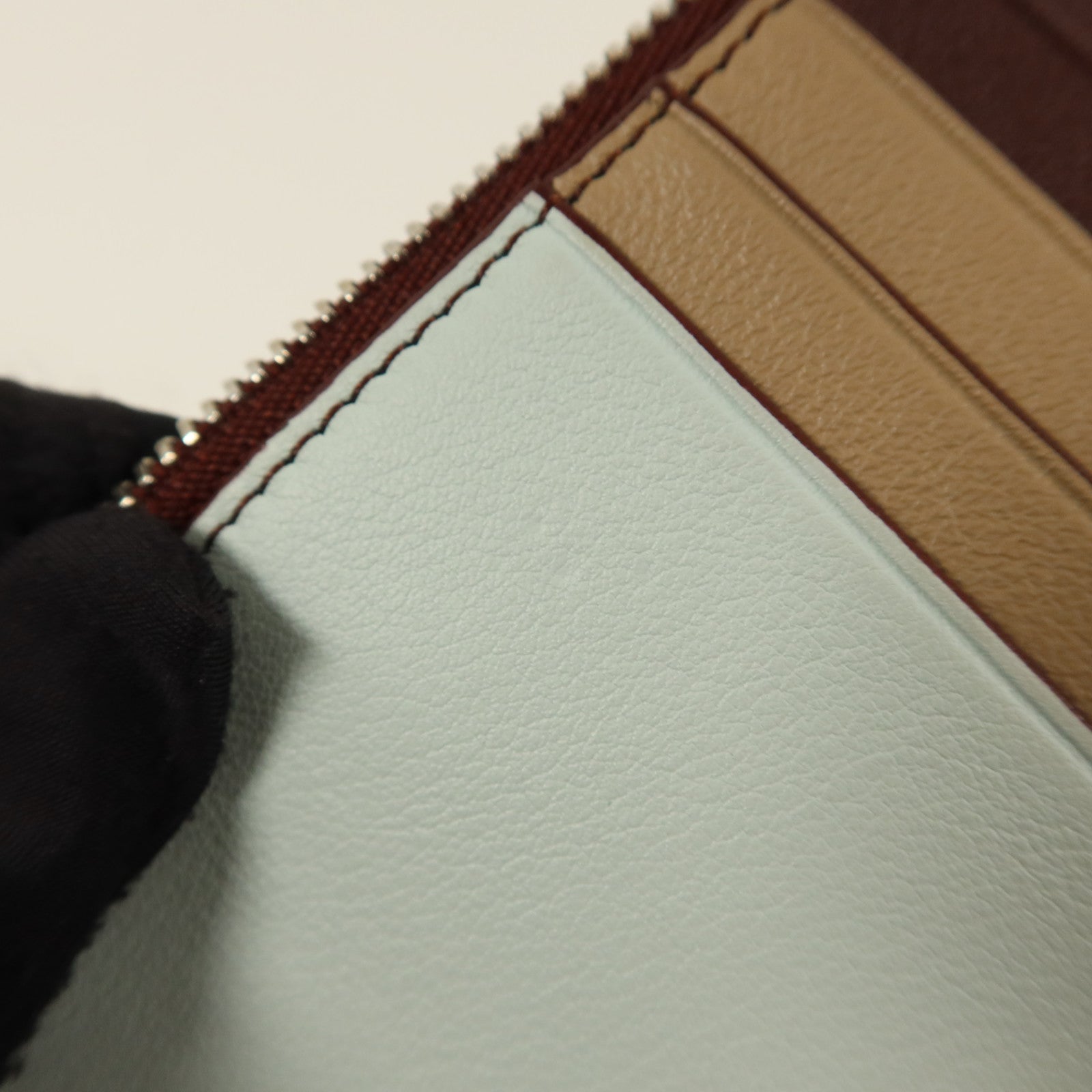 LOEWE 牛皮皮革Puzzle Card Case銀扣卡片套