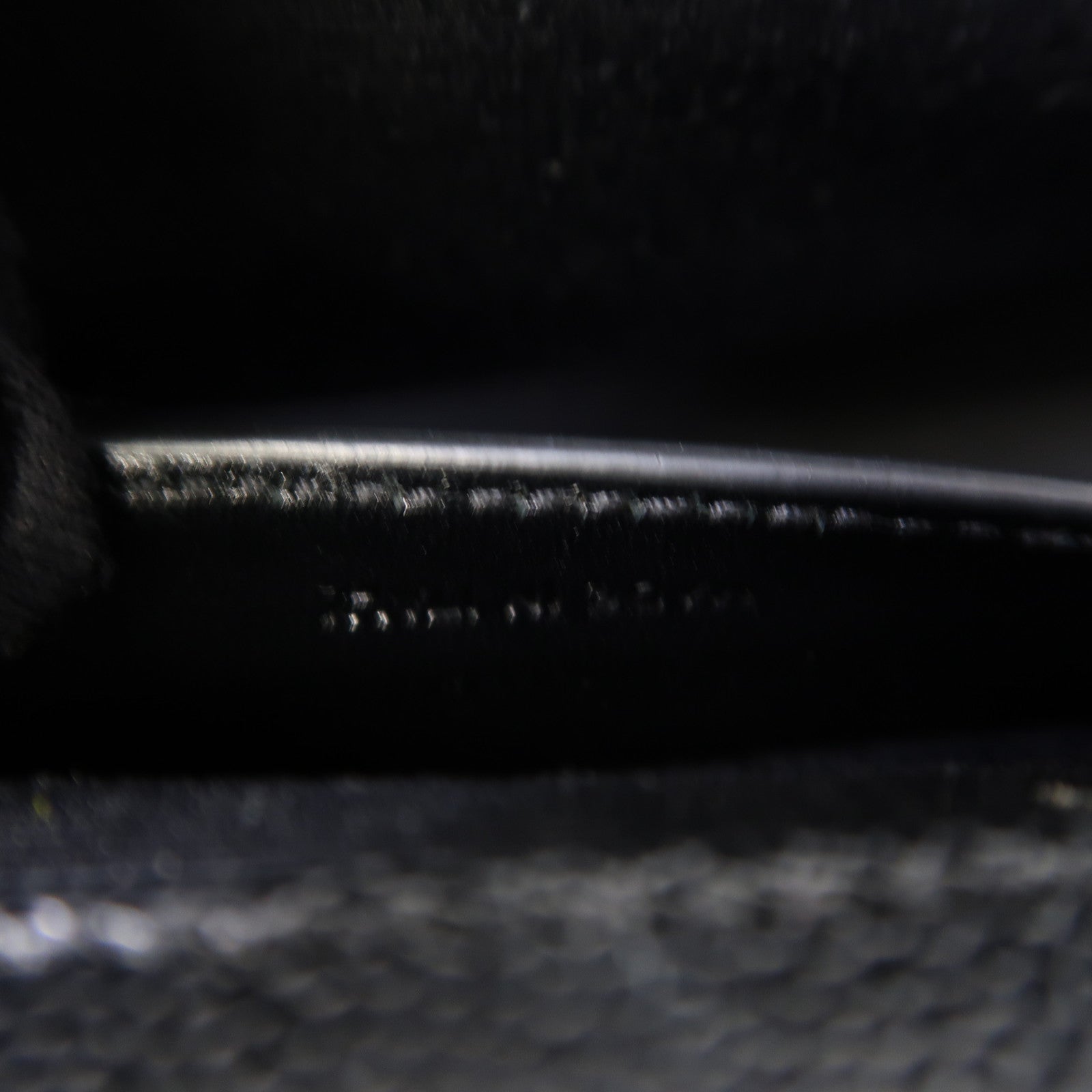 SAINT LAURENT 牛皮皮革Grain De poudre Matelasse studd銀扣手拿包黑色