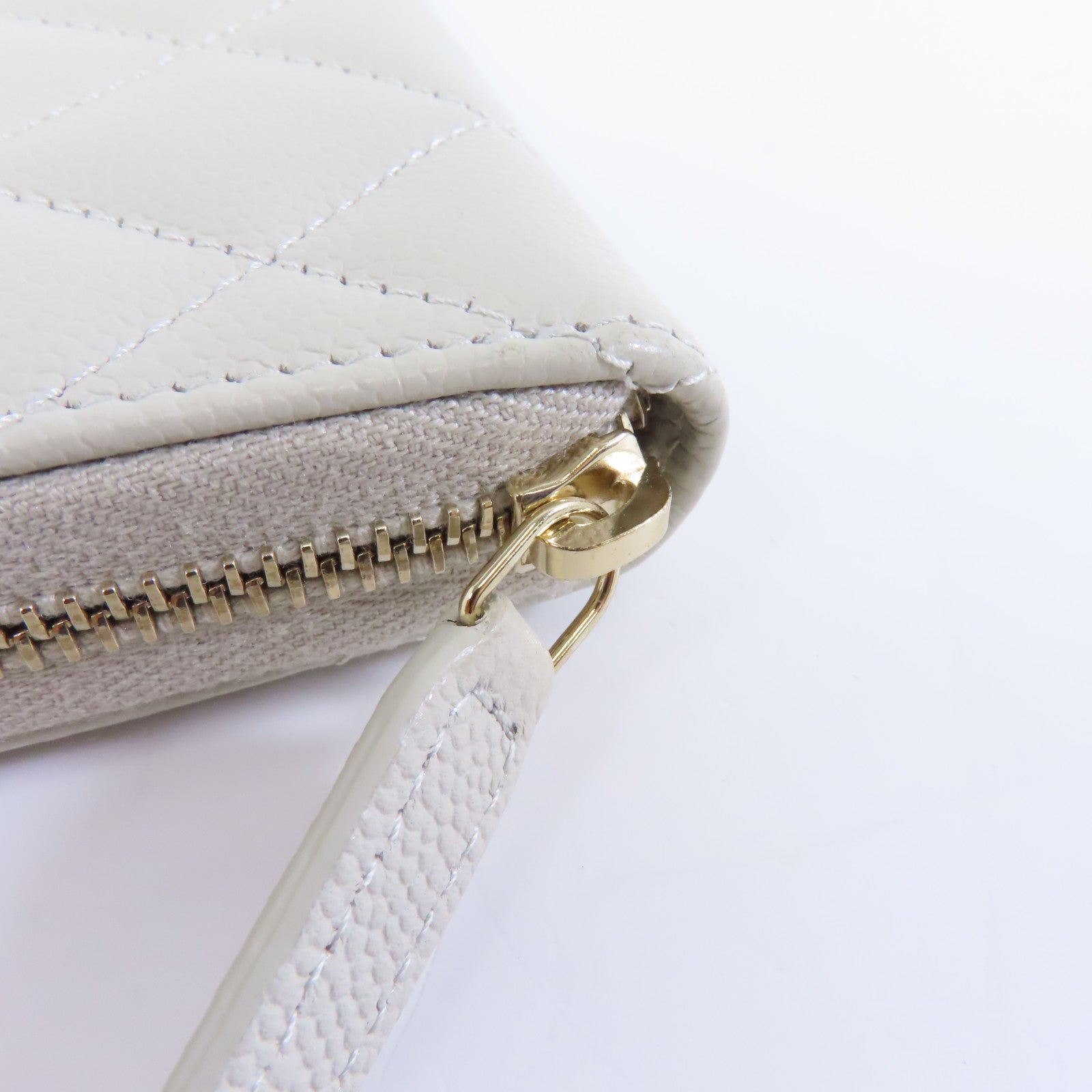 CHANEL Caviar皮革Card Case金扣卡片套白色