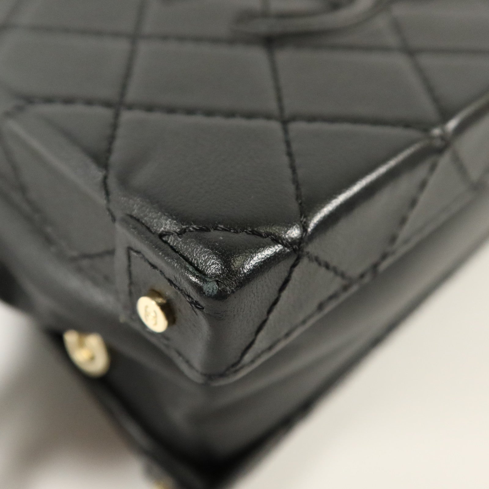 CHANEL 牛皮皮革Vanity Case Small金扣鏈帶肩背袋