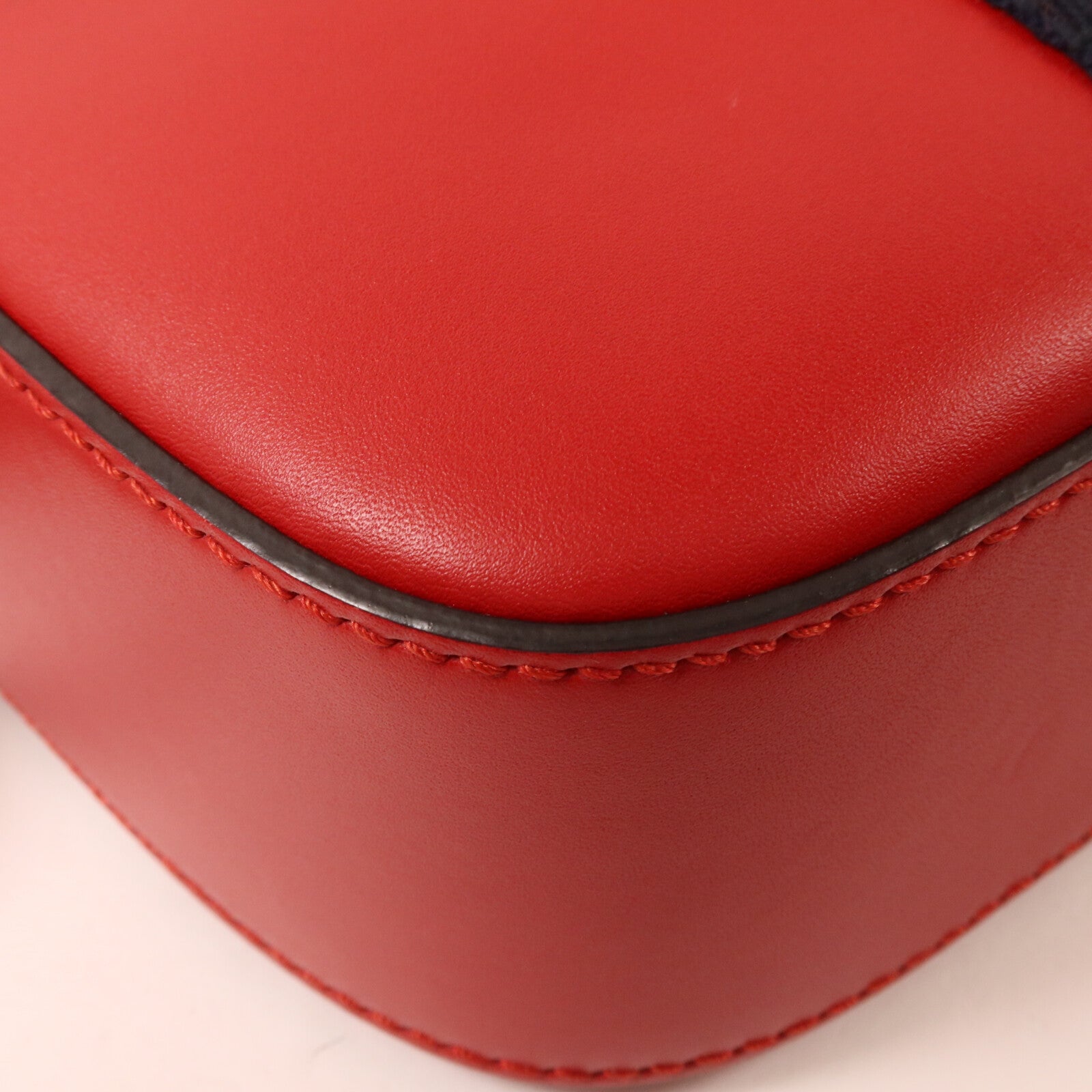 GUCCI 牛皮皮革Web Sherry Line Bee肩背袋