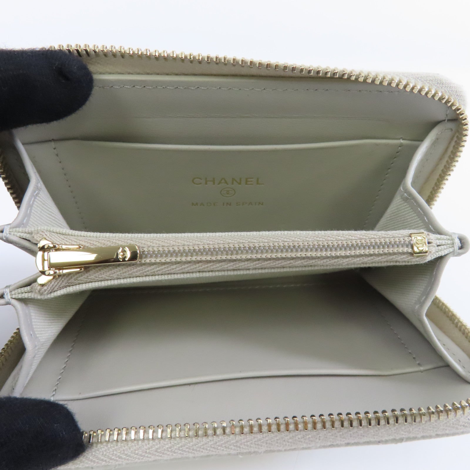 CHANEL Caviar皮革Card Case金扣卡片套白色