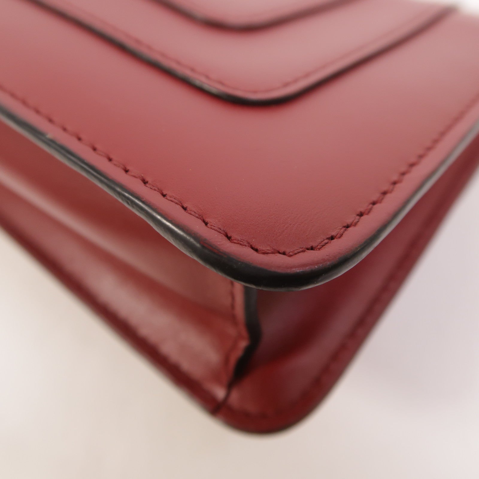 BVLGARI 牛皮皮革Serpenti Forever Wallet On Chain鏈帶肩背袋