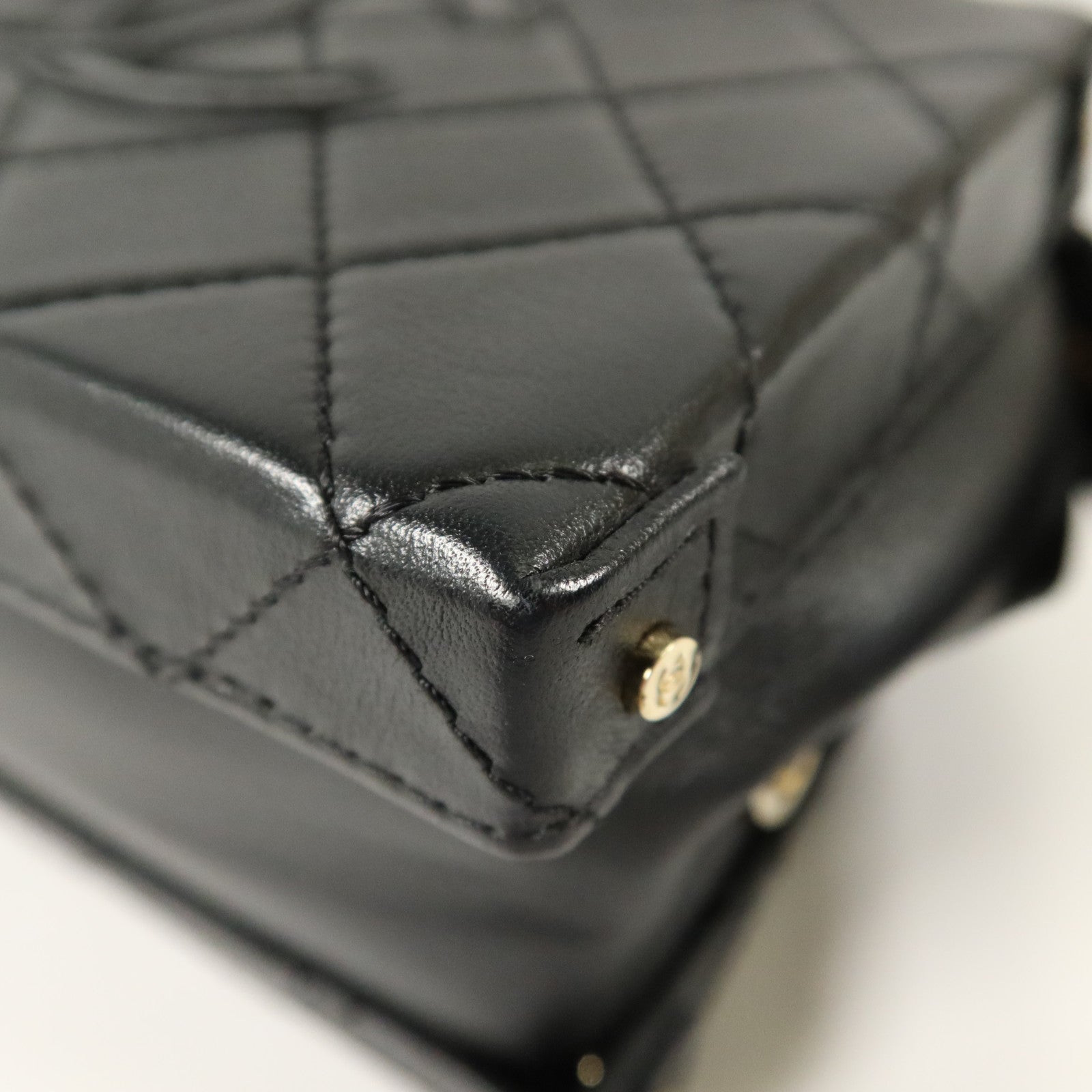 CHANEL 牛皮皮革Vanity Case Small金扣鏈帶肩背袋