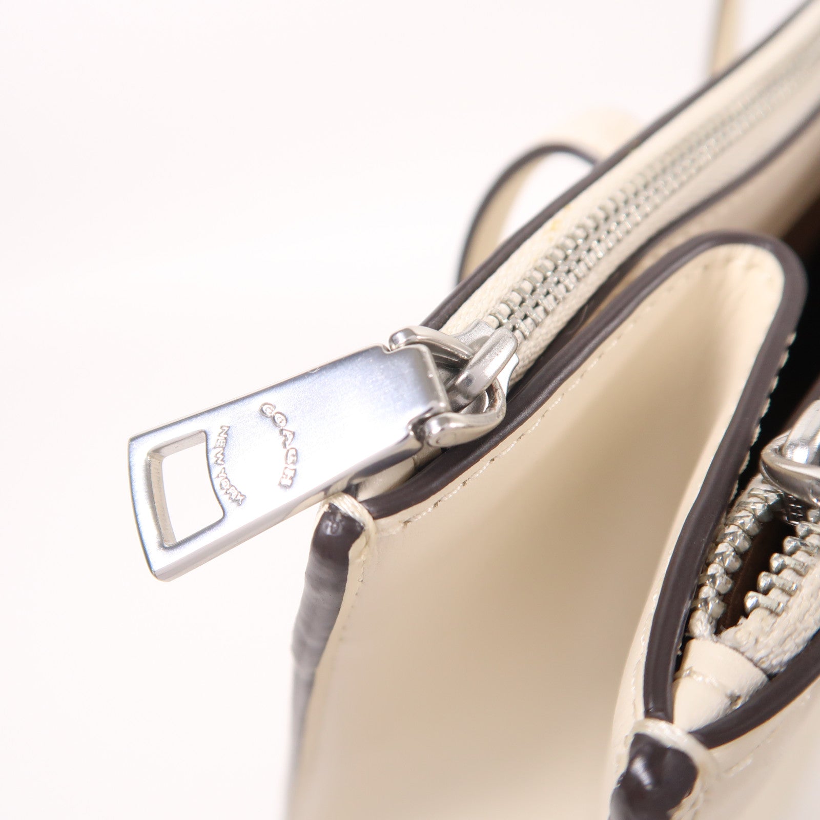 COACH 牛皮皮革Tote Bag銀扣肩背袋