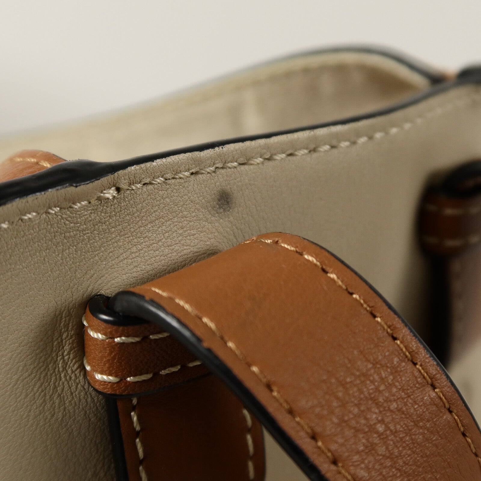 LOEWE 牛皮皮革Hammock Small肩背袋