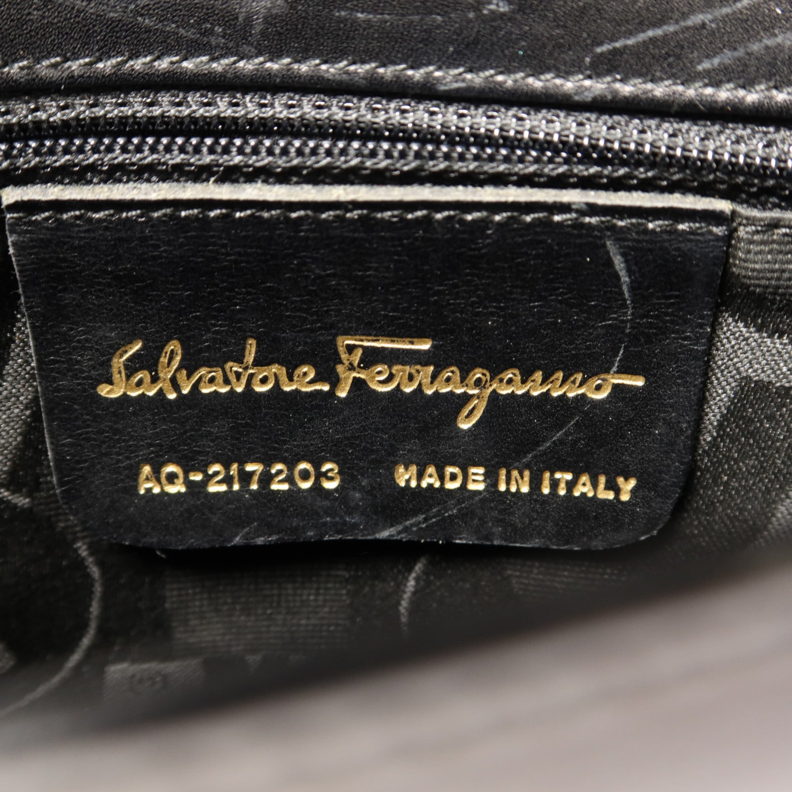 Salvatore Ferragamo 牛皮皮革Shoulder Bag金扣肩背袋