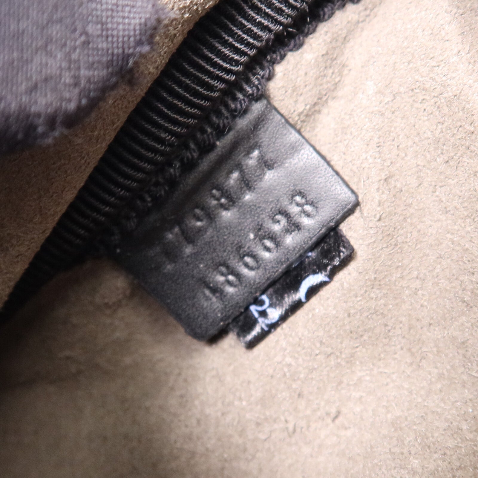 GUCCI 塗層帆布GG Supreme Waist Bag銀扣腰包