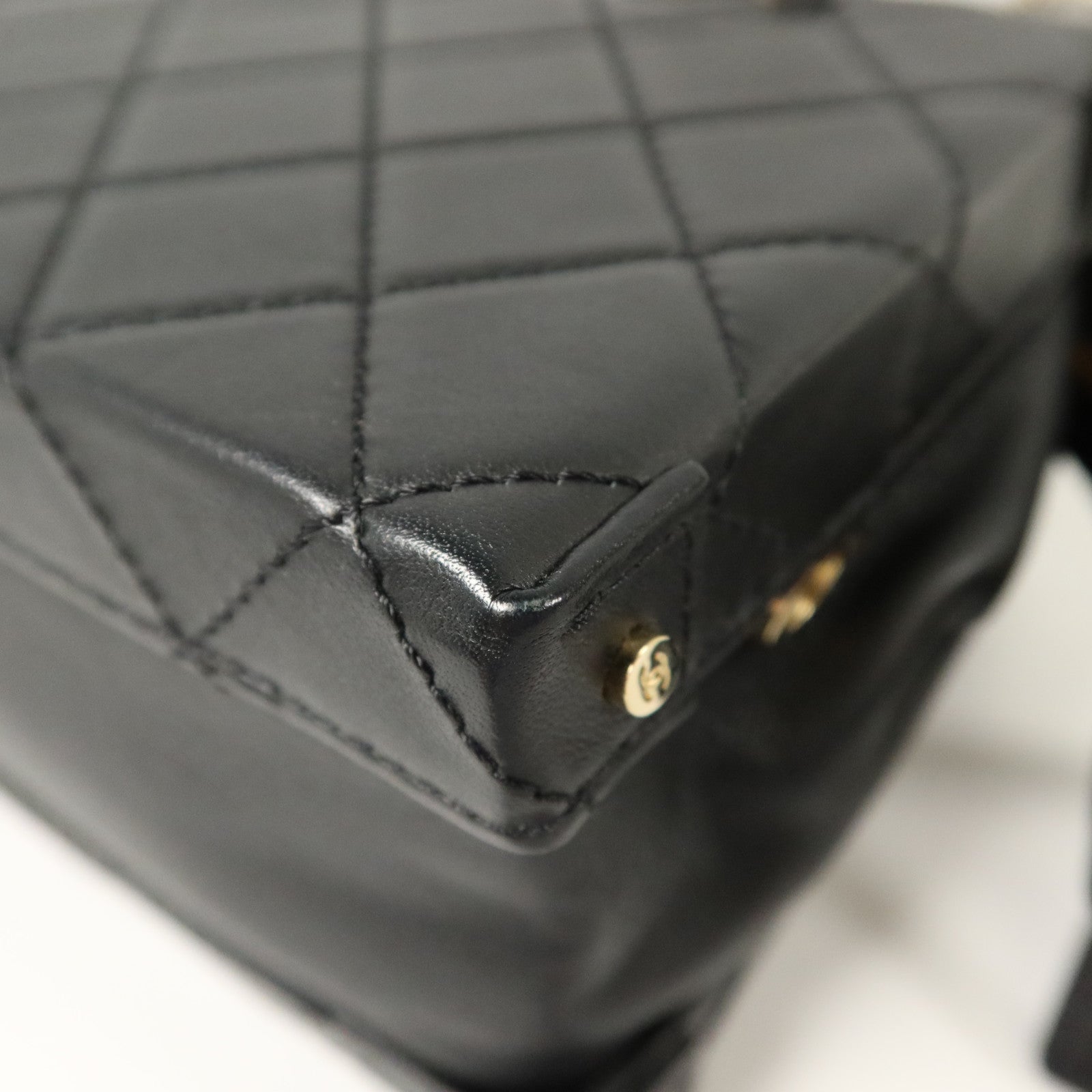 CHANEL 牛皮皮革Vanity Case Small金扣鏈帶肩背袋