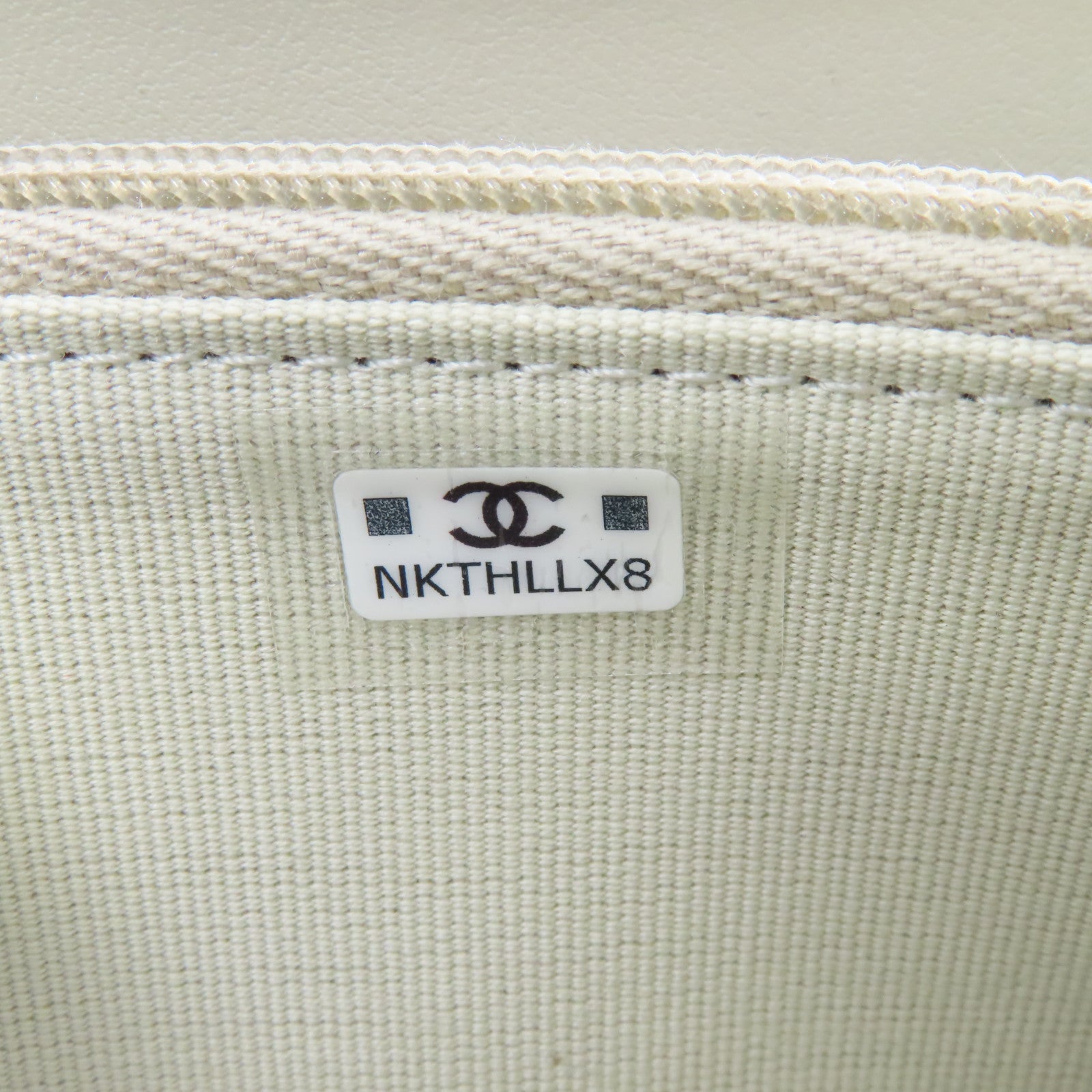 CHANEL Caviar皮革Card Case金扣卡片套白色