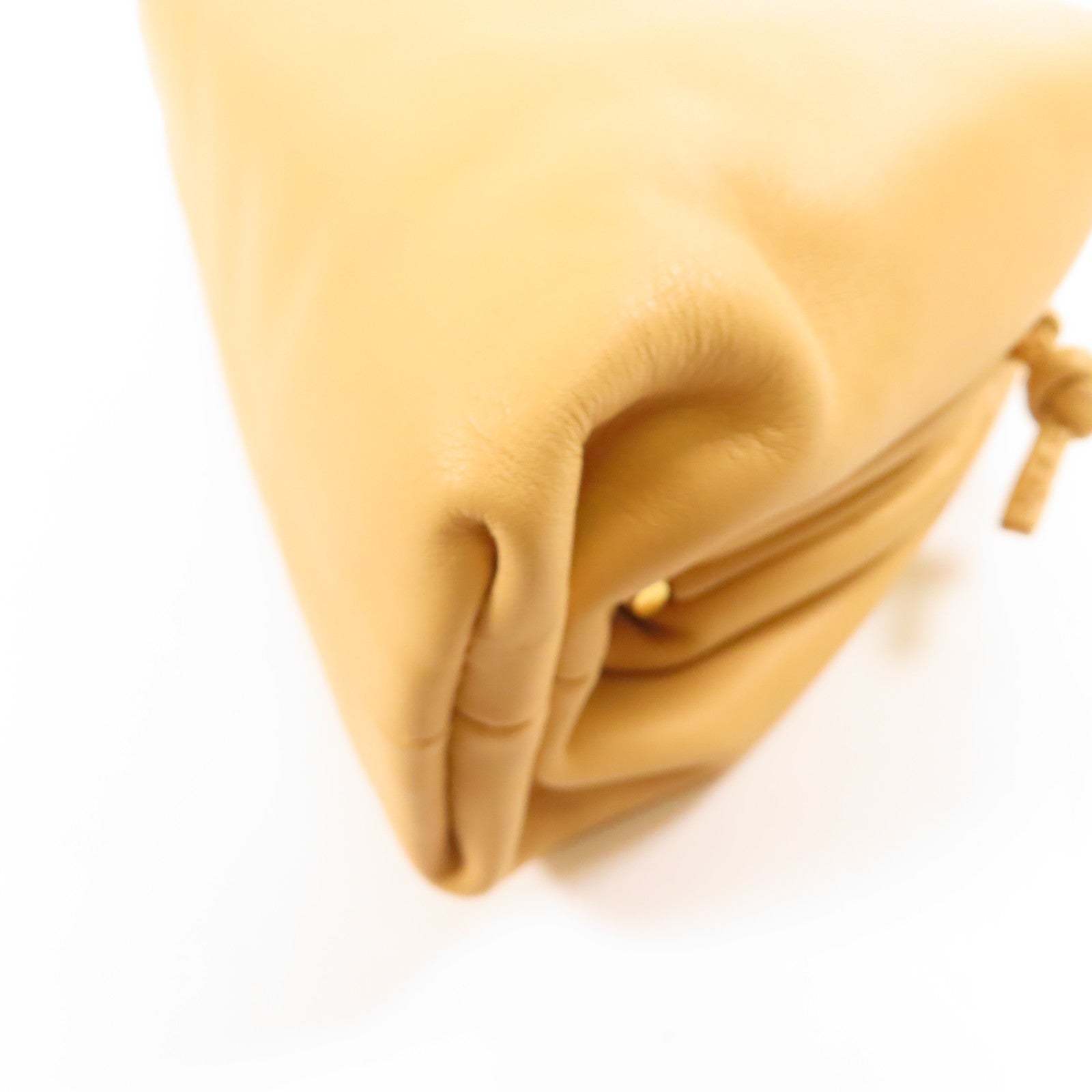 BOTTEGA VENETA 羊皮皮革Veneta Pouch金扣肩背袋