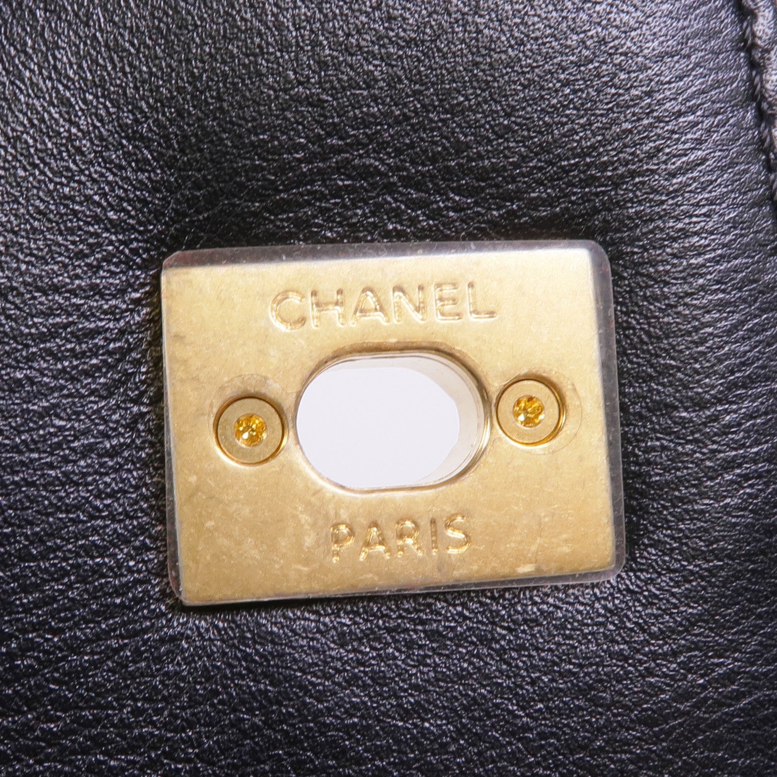 CHANEL 牛皮皮革Chain Shoulder金扣鏈帶肩背袋