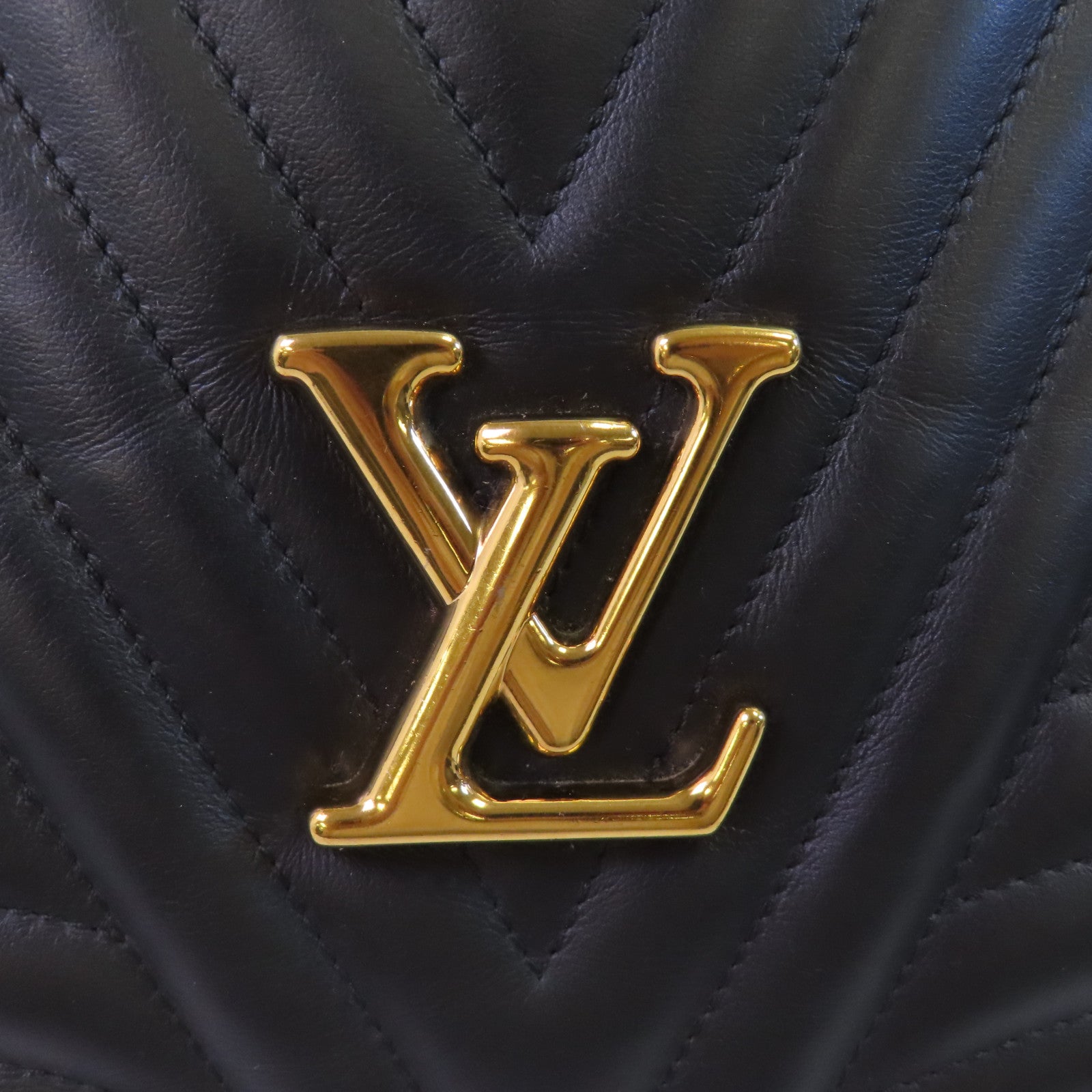 LOUIS VUITTON 【激減優惠】牛皮皮革New Wave金扣鏈帶肩背袋
