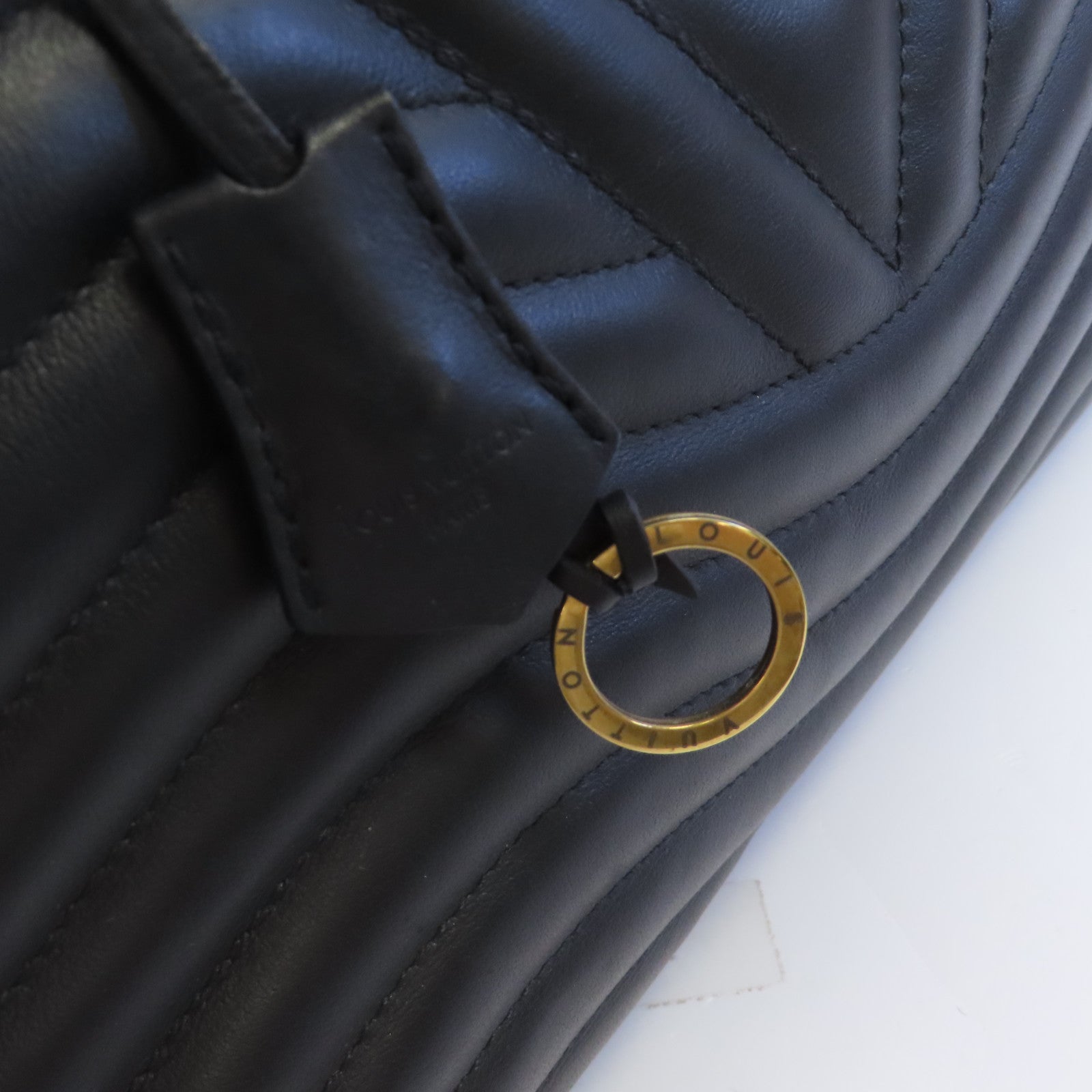 LOUIS VUITTON 【激減優惠】牛皮皮革New Wave金扣鏈帶肩背袋