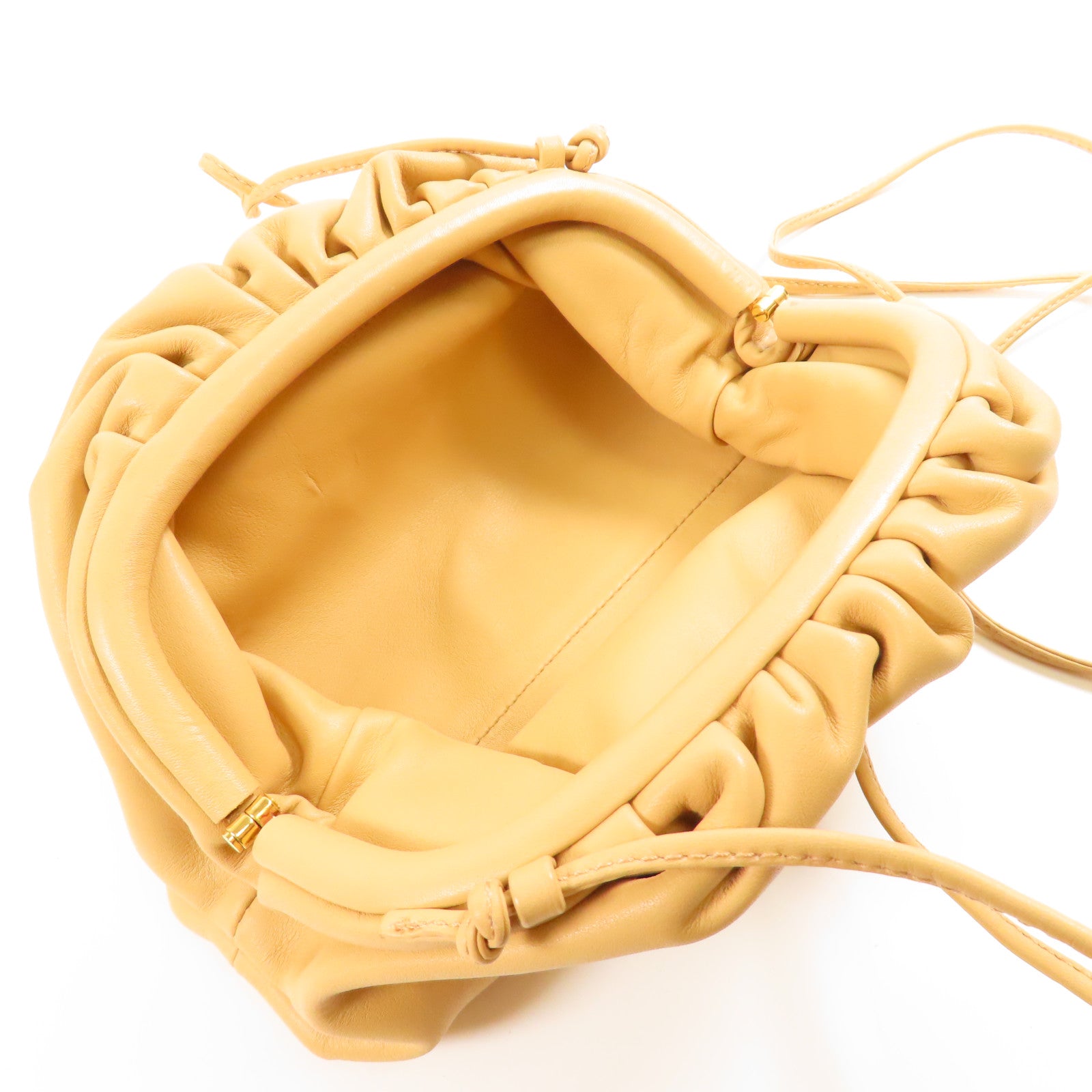 BOTTEGA VENETA 羊皮皮革Veneta Pouch金扣肩背袋