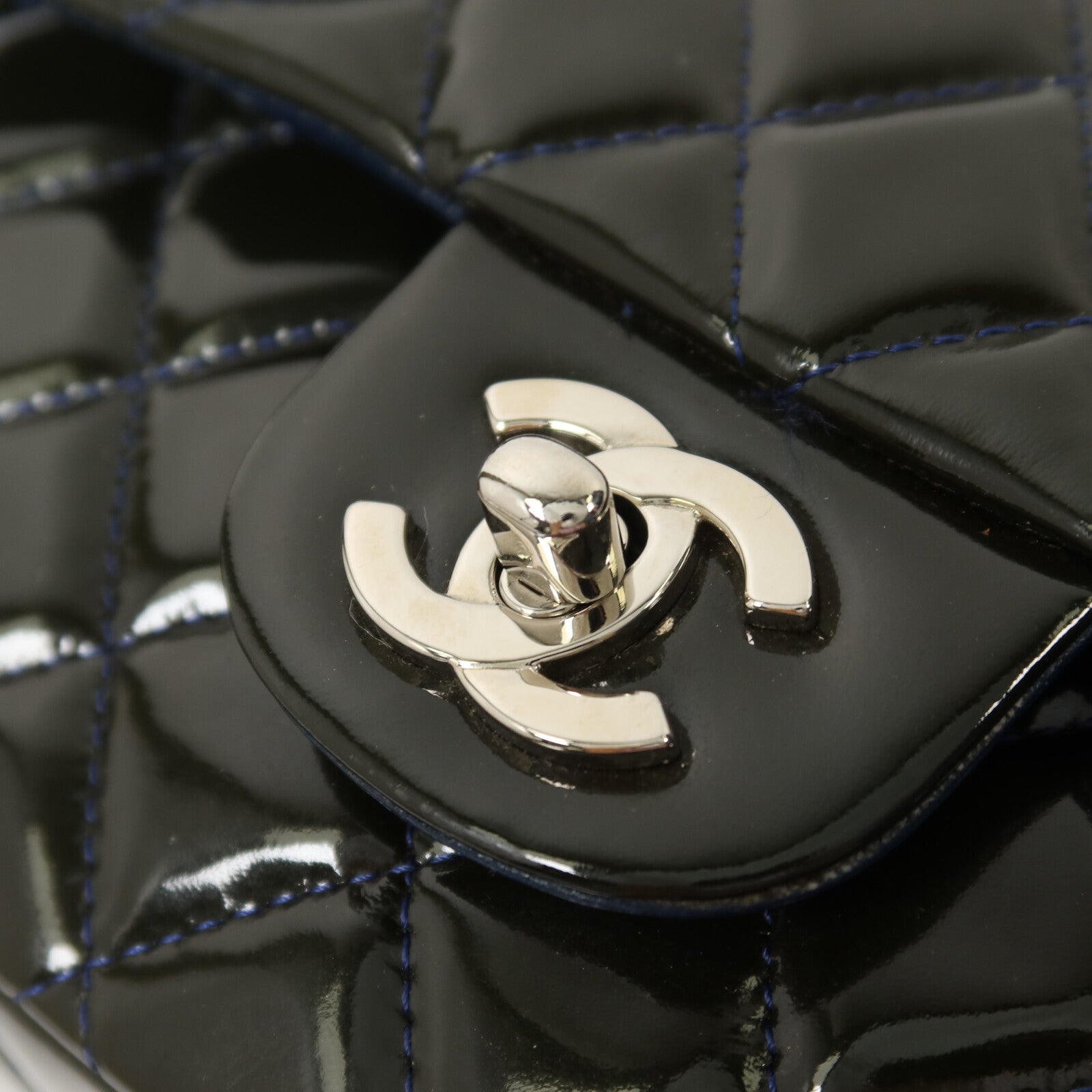 CHANEL 漆皮皮革Classic 25鏈帶肩背袋