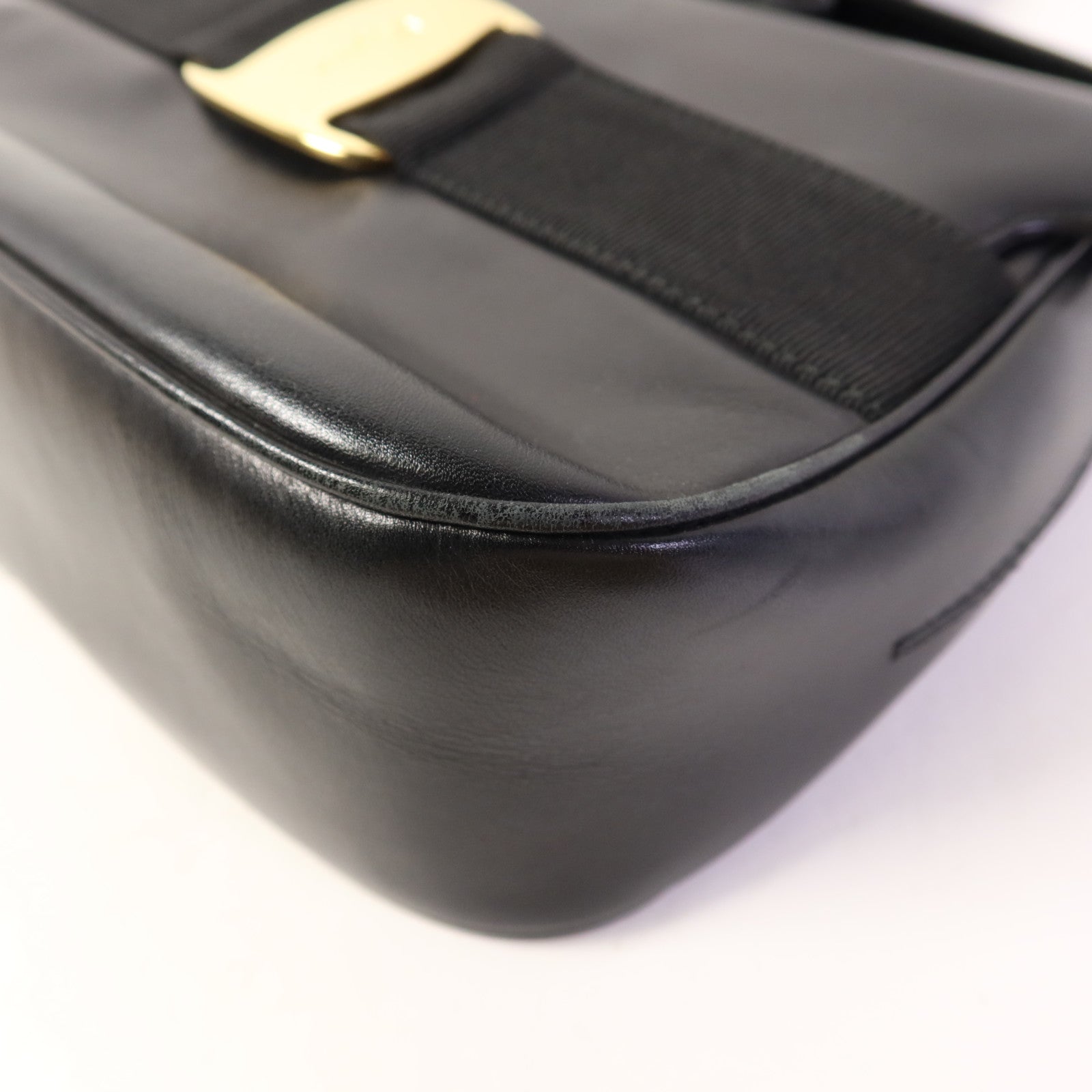 Salvatore Ferragamo 牛皮皮革Shoulder Bag金扣肩背袋