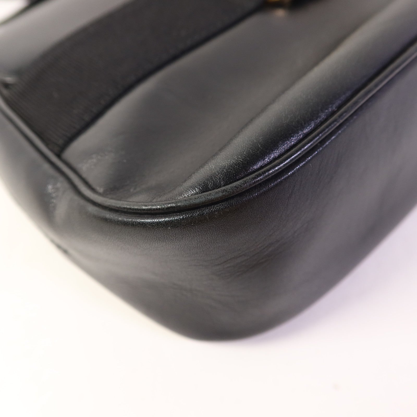 Salvatore Ferragamo 牛皮皮革Shoulder Bag金扣肩背袋