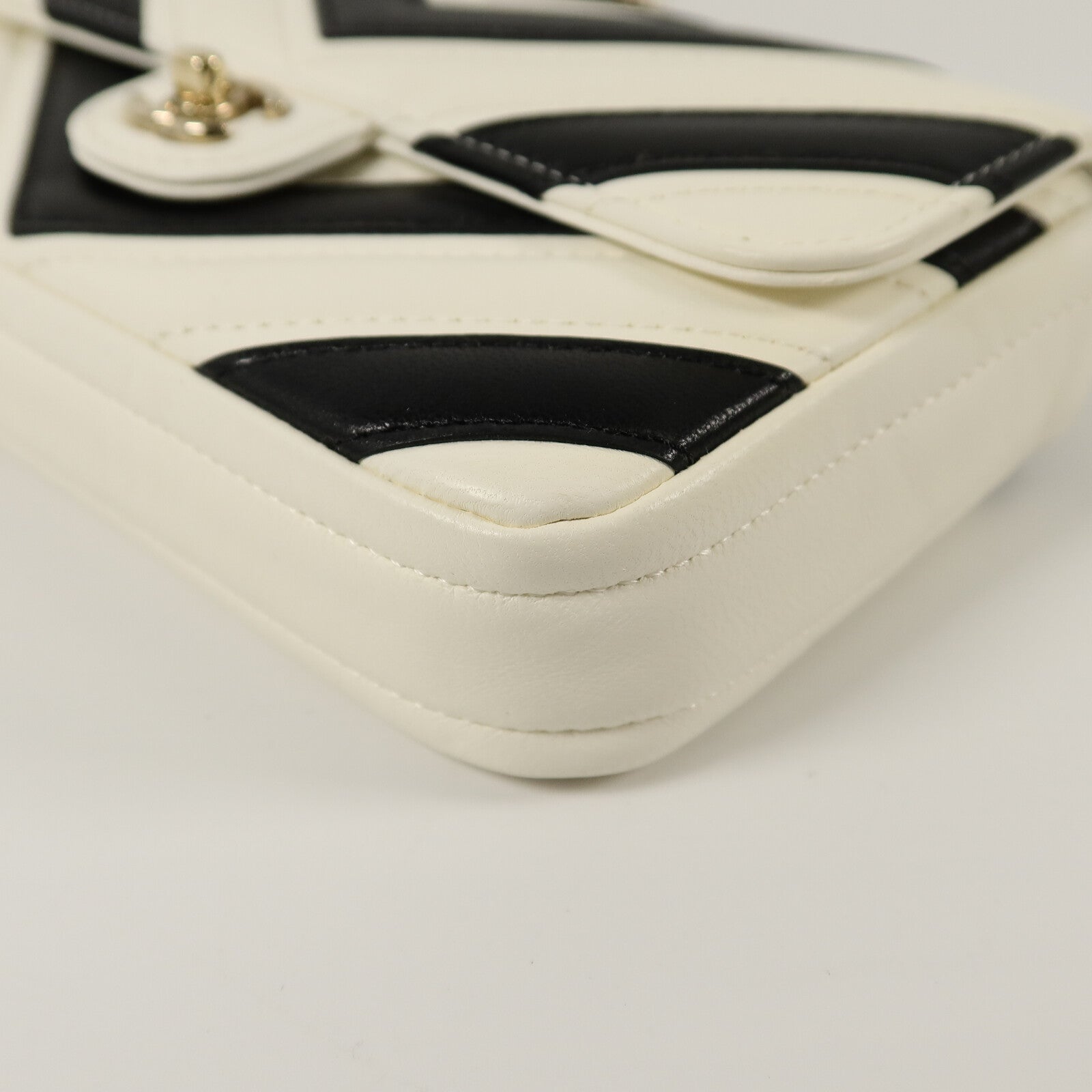 CHANEL 羊皮皮革Mini Flap鏈帶肩背袋